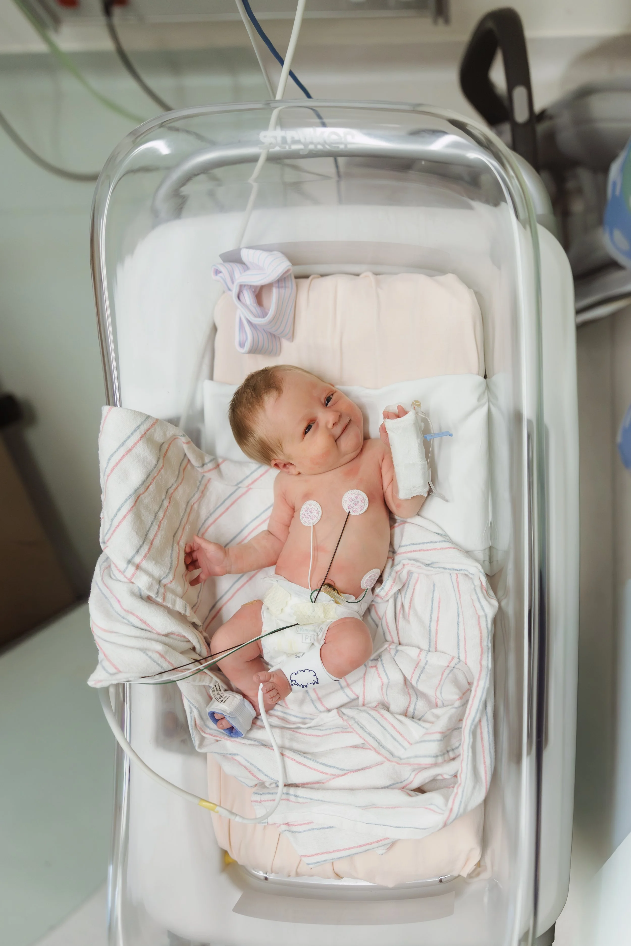 Newborn Photography for C-Section and NICU Families: Gentle, Flexible Options When Your Birth Plan Changes