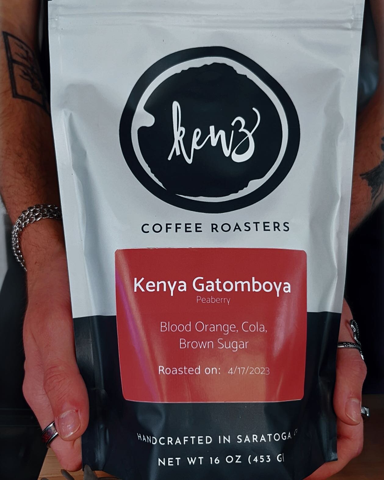 Good Morning🌱 happy Sunday from all of us here at Kenz Coffee Bar!  And we&rsquo;d love to extend a huge round of applause to all graduates in the  Class of 2023!

Kenya Peaberry is a must try from our latest restock, especially if you enjoy pour ov