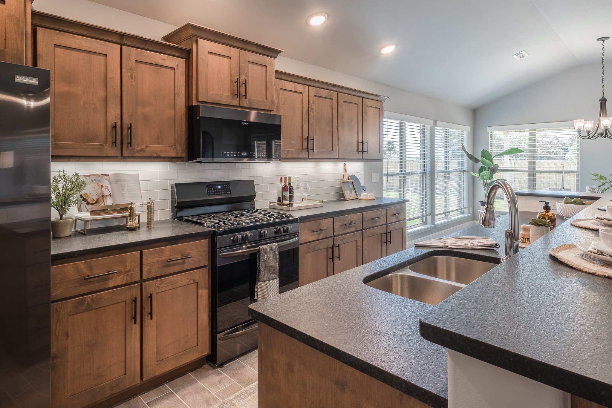 2401 Armstrong Ln-14.jpg