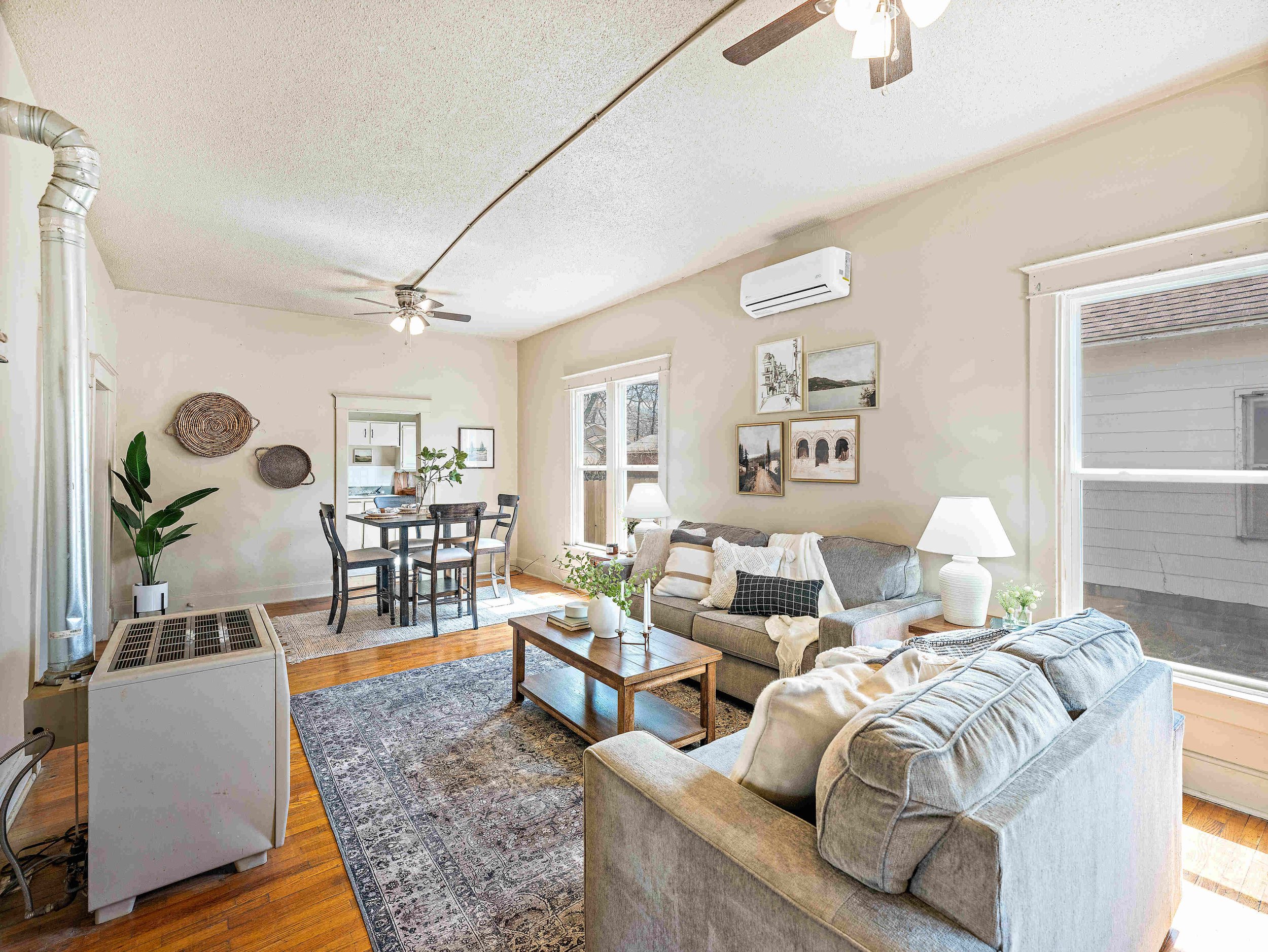 Kent Blvd Living room pt2.jpg