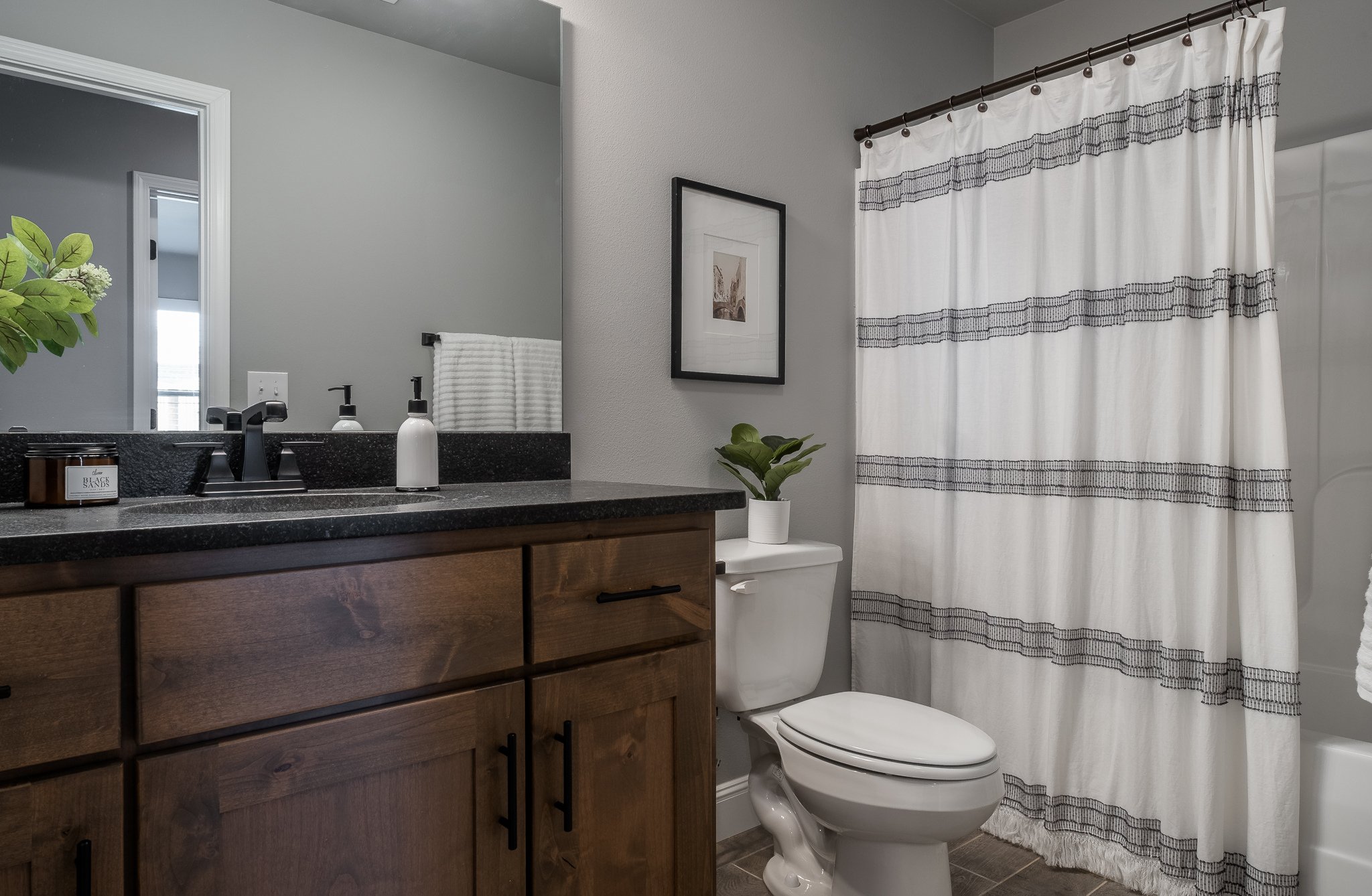 2401 Armstrong Ln-17.jpg