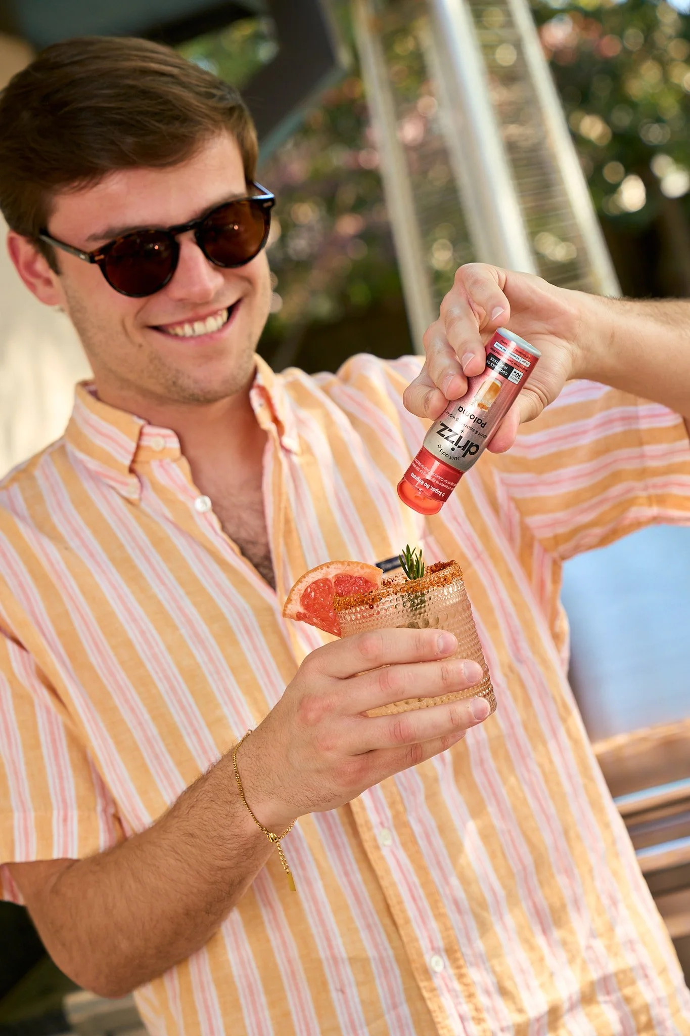 drizz-cocktail-pour-portrait-dallas-lifestyle-photographer.jpg