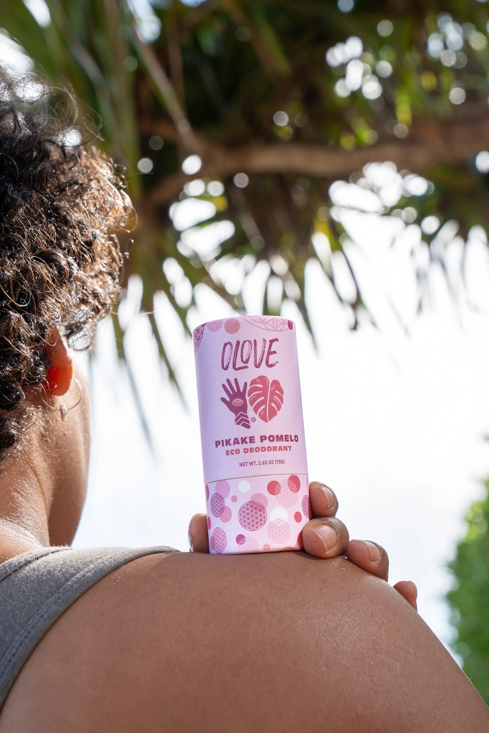 olove-clean-skincare-lifestyle-campaign-deodorant-detail-palm-tree-ashgerlcreative-17.jpg