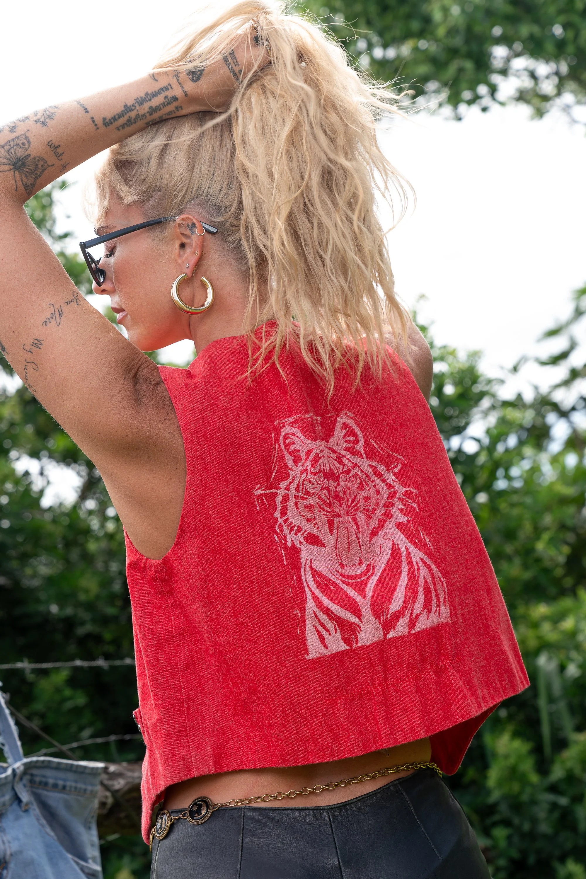 meowy-fashion-lifestyle-campaign-hand-printed-crop-tank-back-detail-ashgerlcreative-18.jpg