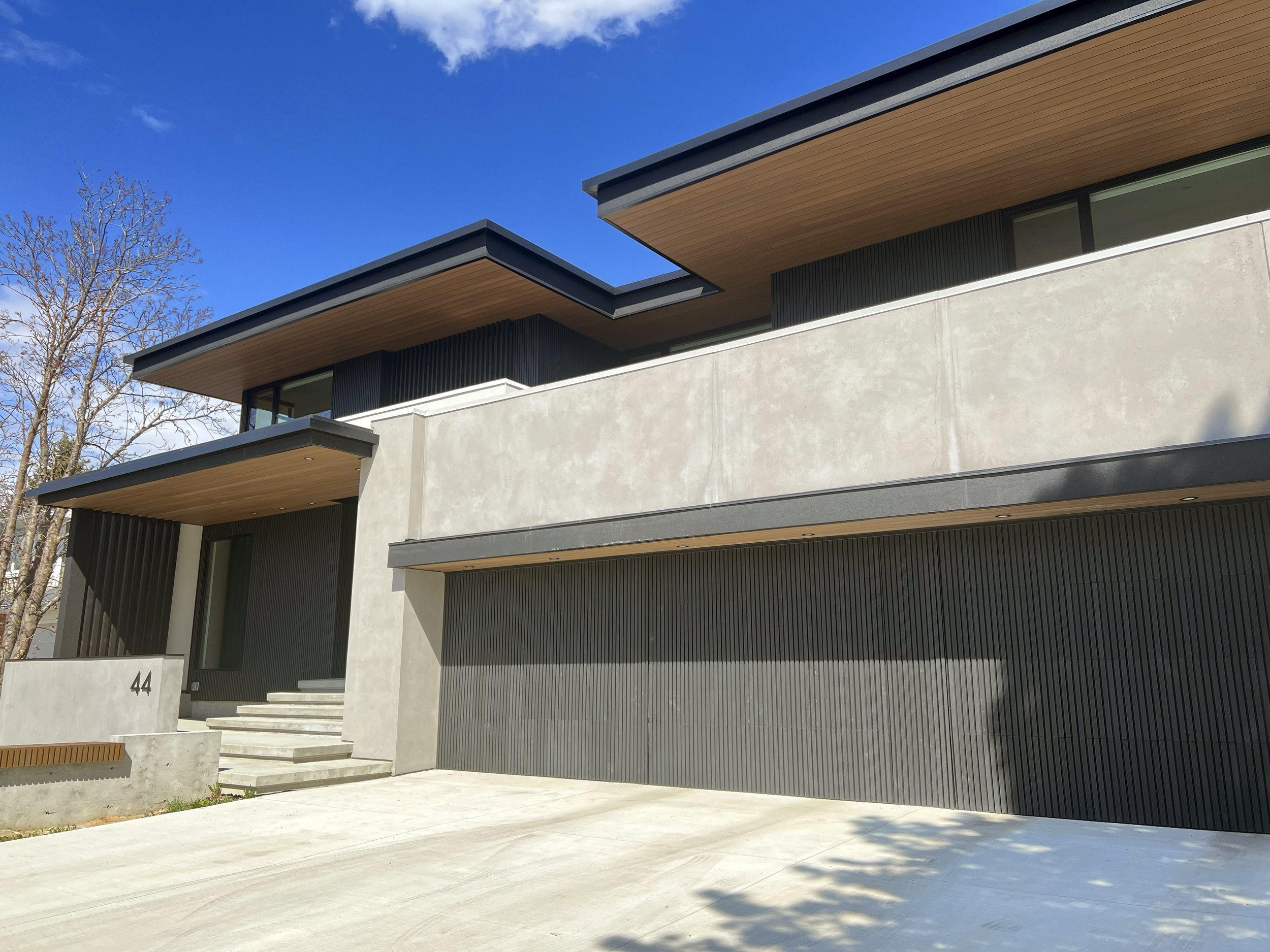 Aspen SLT2 Black | Laurel SHP67 Teak |
Beams Black