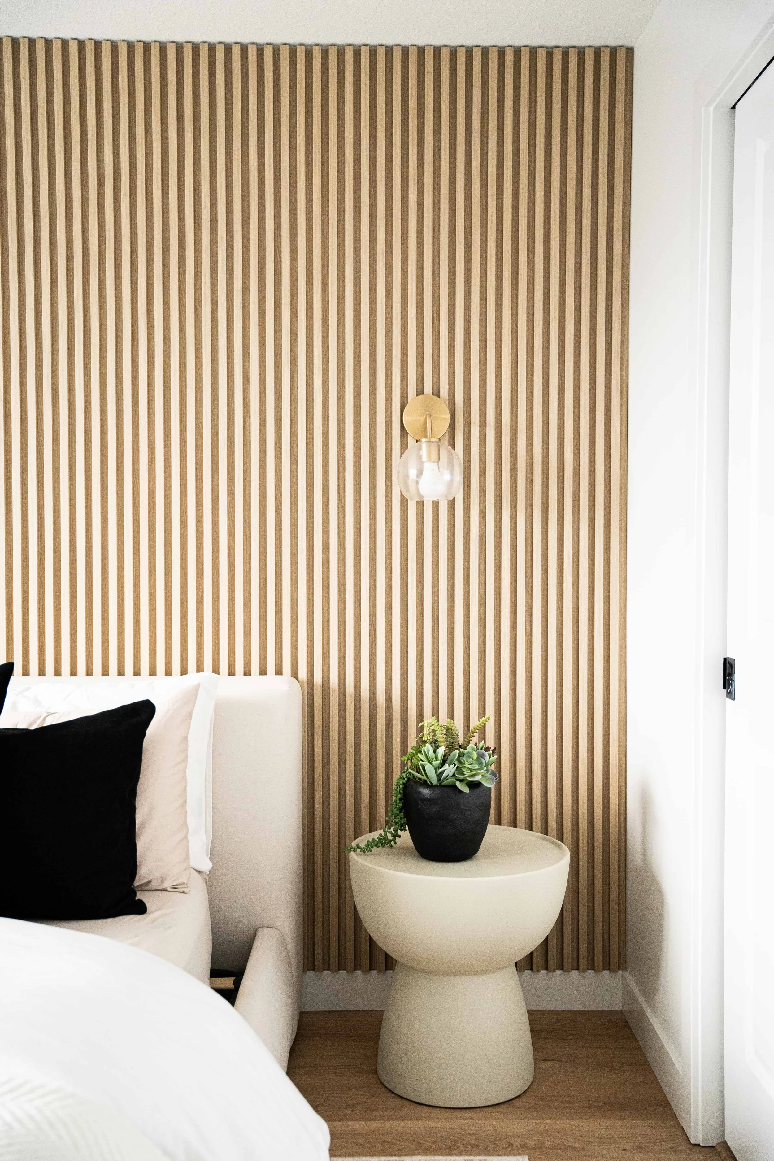 INT130- CalaryTeak_DSC00318-2.jpg