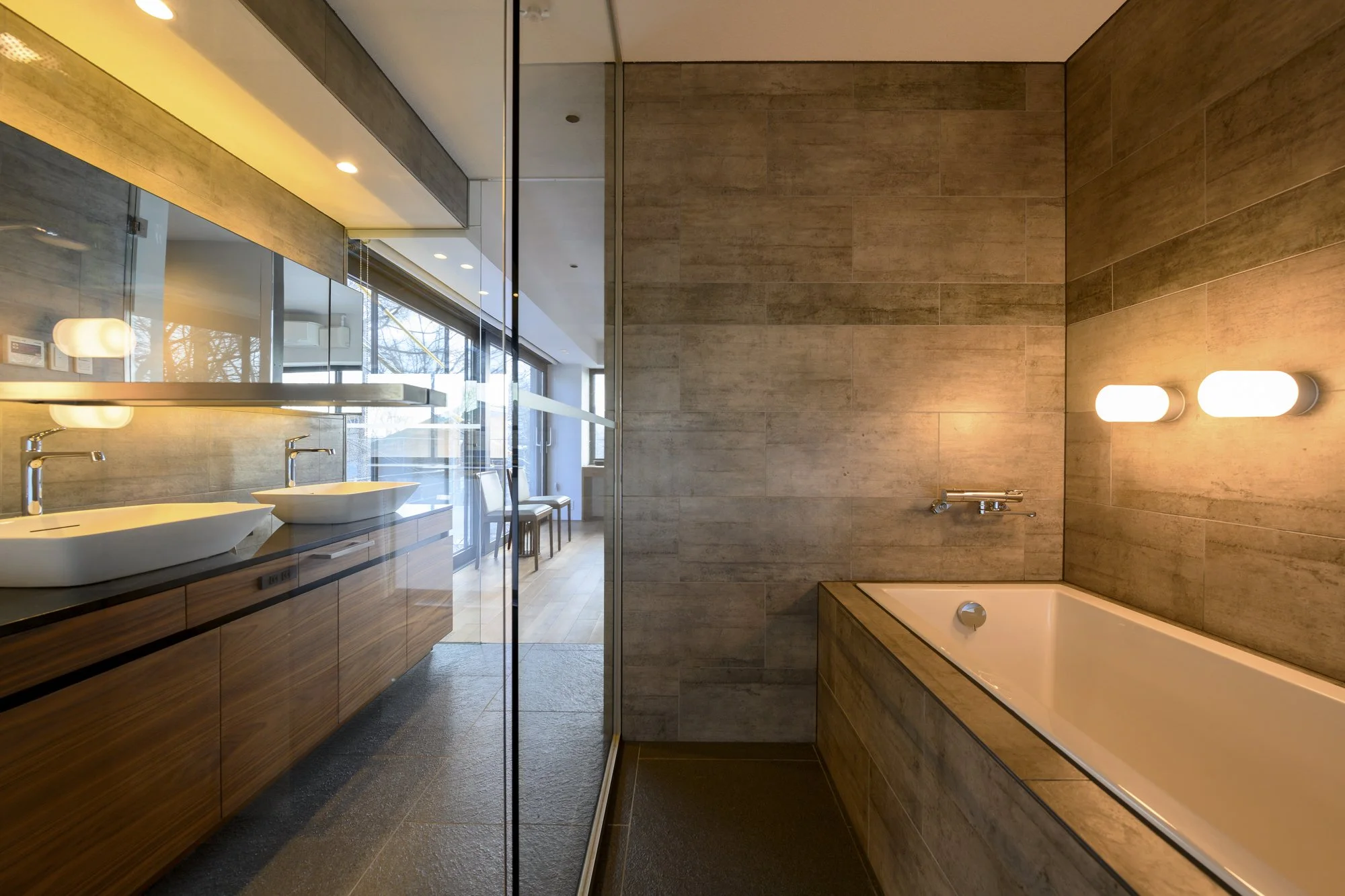 Sekka Sekka 5 Bedroom Chalet_11_Bedroom with Bathtub-3FL.jpg