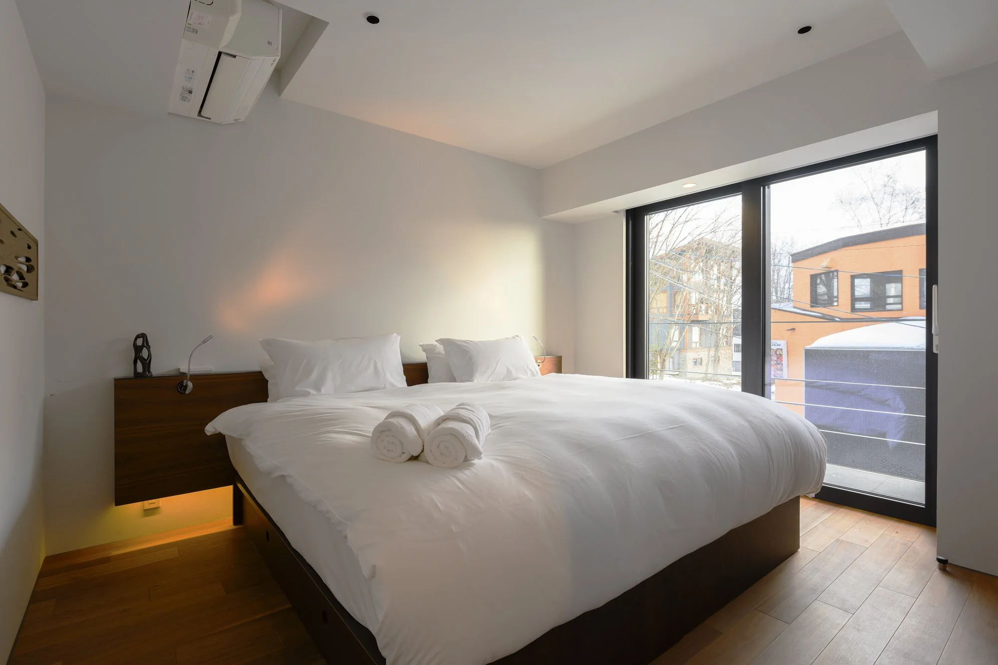 Sekka Sekka 5 Bedroom Chalet_09_Bedroom with Shower-2FL.jpg