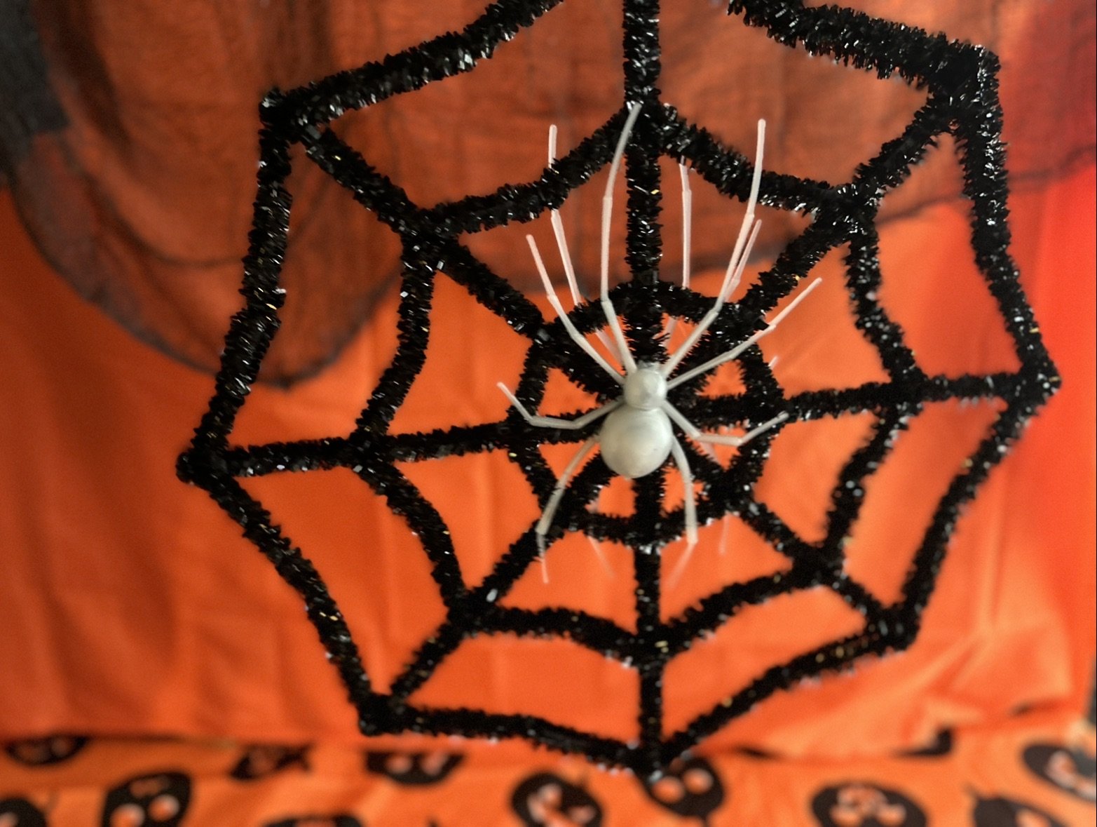 Spider Web Decorations ~ Decoraciones de Telarañas