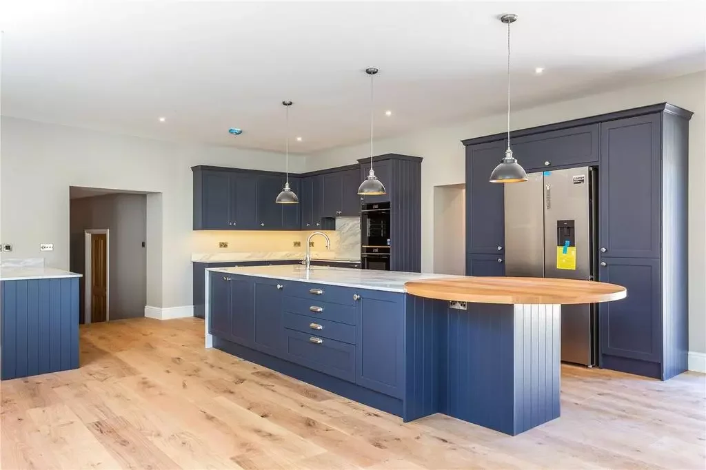 Kitchen island.webp