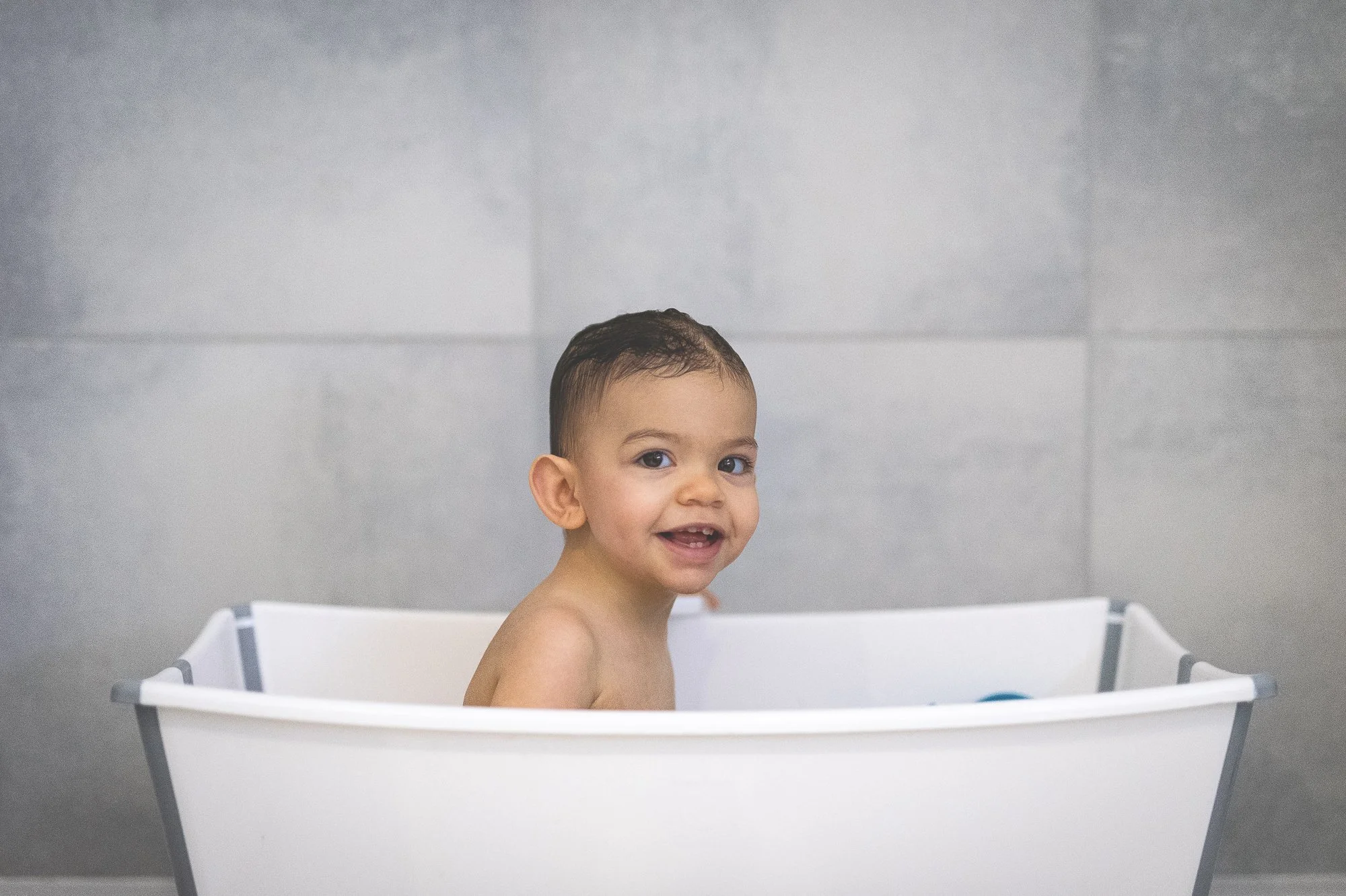 Zoé dans le bain copie 2.jpg