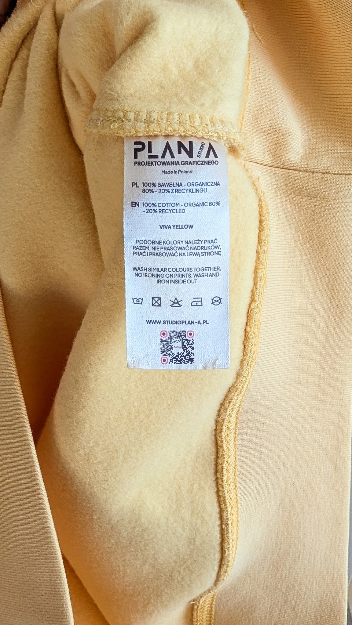 Damska bluza z kapturem PLAN-A Hoodie z haftem I HAVE PLAN-A. Kolory Bubble Pink i Viva Yellow, rozmiary S i M. Miękka bawełna organiczna 300 GSM.