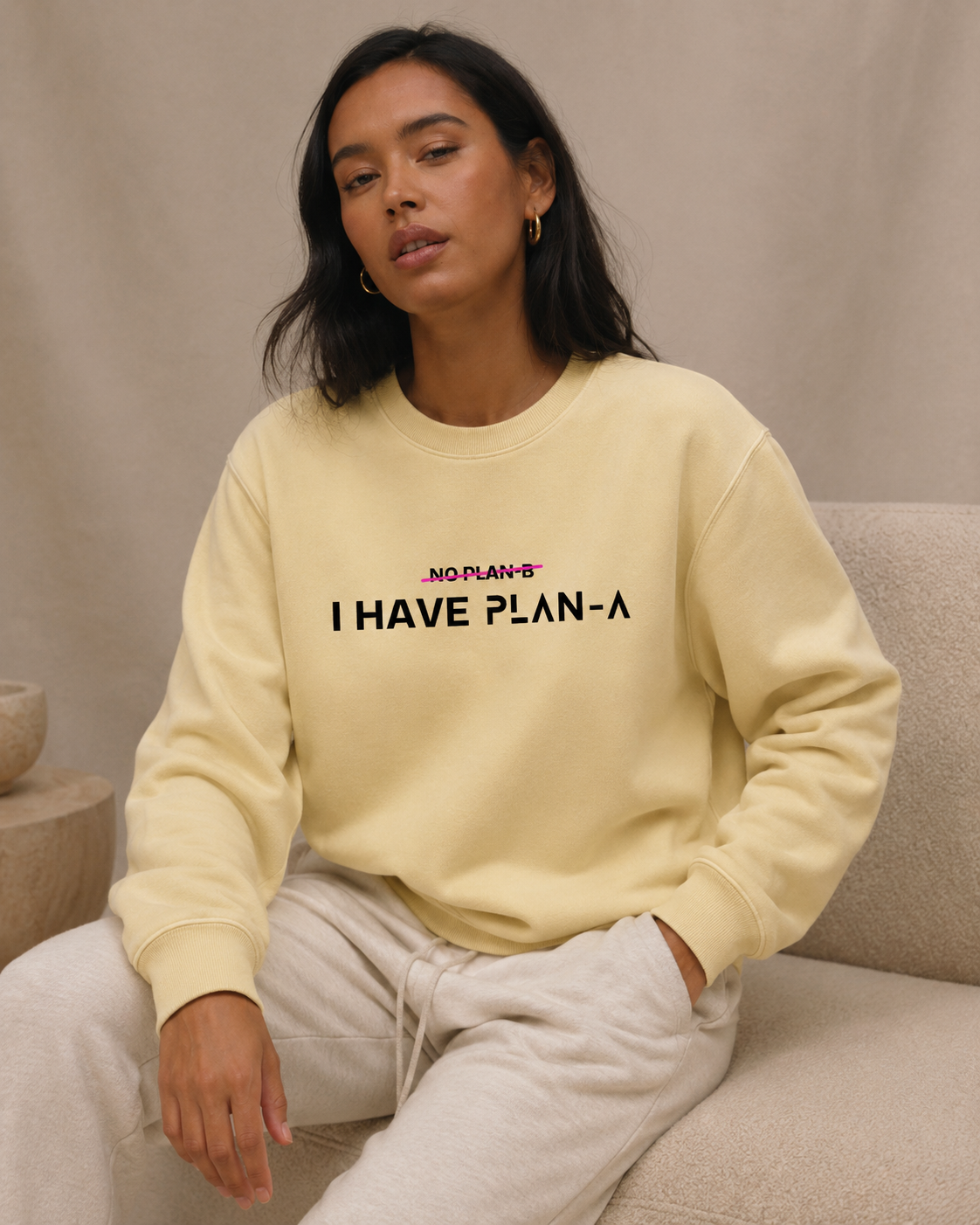 Bluza unisex PLAN-A Butter z haftem I HAVE PLAN-A. Kolor Butter, rozmiary S i L. Miękka dzianina French Terry, 300 GSM, wygodny krój medium fit.