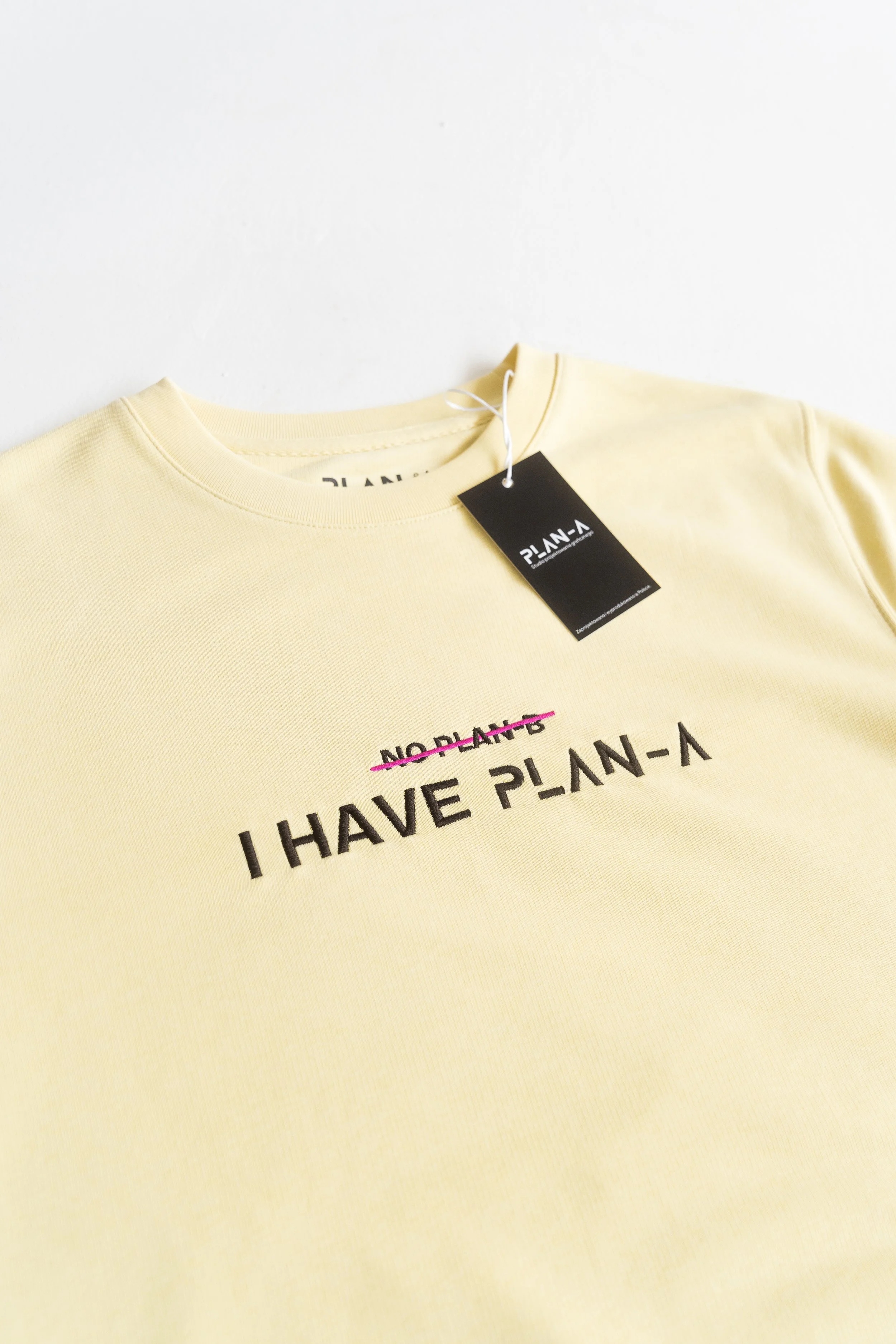 Bluza unisex PLAN-A Butter z haftem I HAVE PLAN-A. Kolor Butter, rozmiary S i L. Miękka dzianina French Terry, 300 GSM, wygodny krój medium fit.
