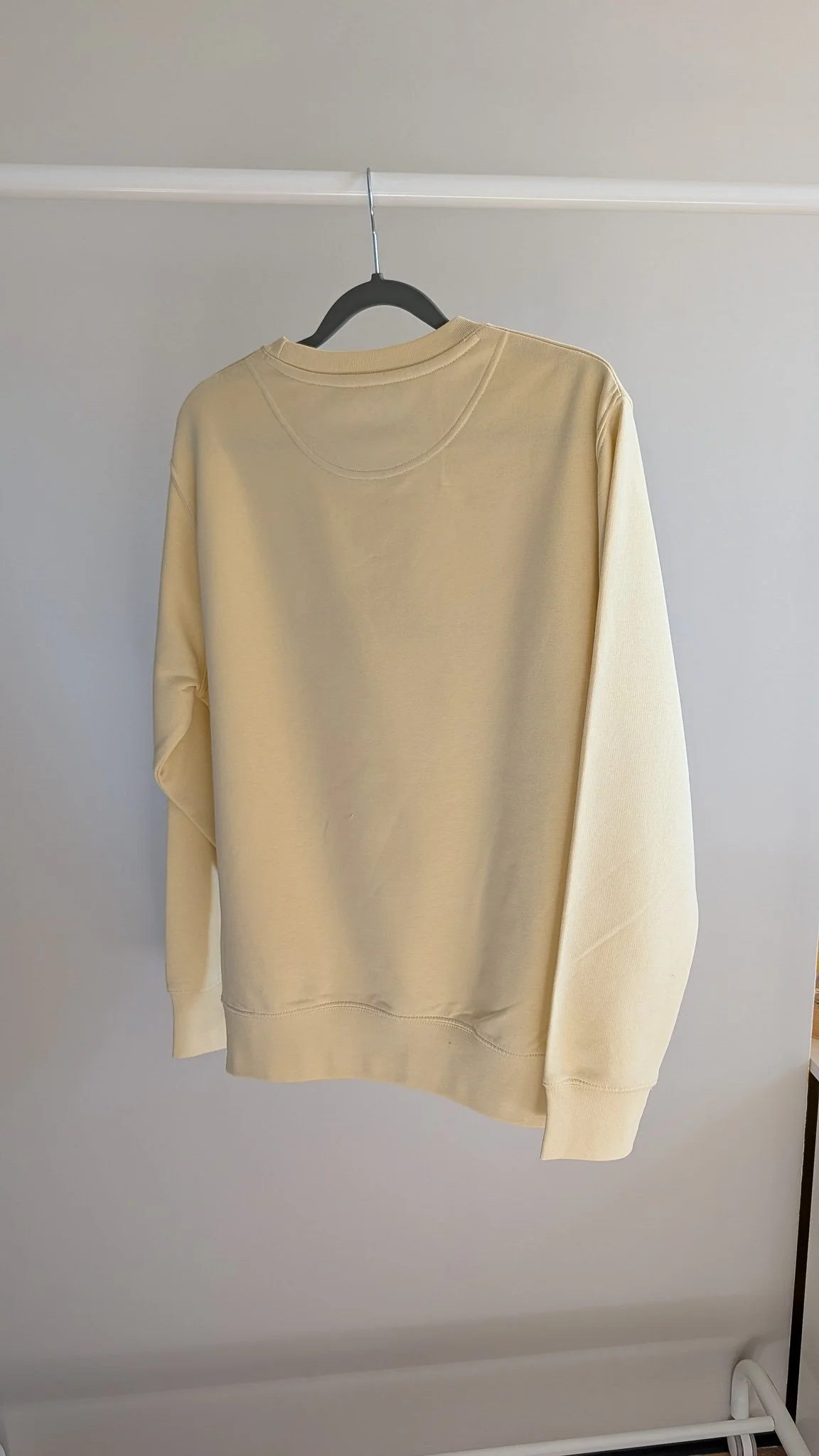 Bluza unisex PLAN-A Butter z haftem I HAVE PLAN-A. Kolor Butter, rozmiary S i L. Miękka dzianina French Terry, 300 GSM, wygodny krój medium fit.