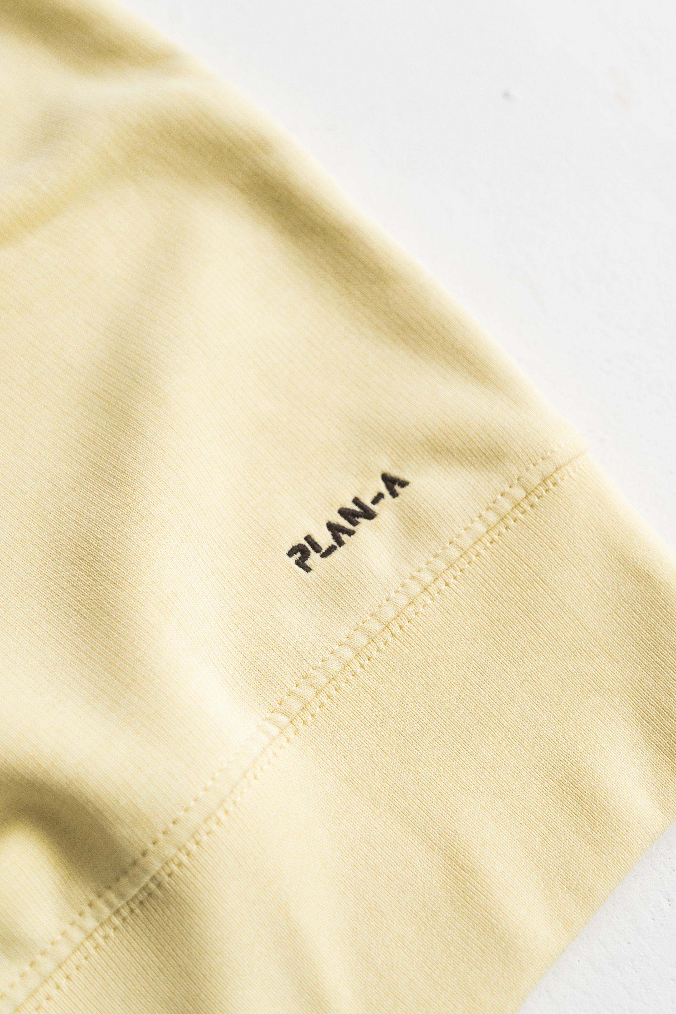 Bluza unisex PLAN-A Butter z haftem I HAVE PLAN-A. Kolor Butter, rozmiary S i L. Miękka dzianina French Terry, 300 GSM, wygodny krój medium fit.
