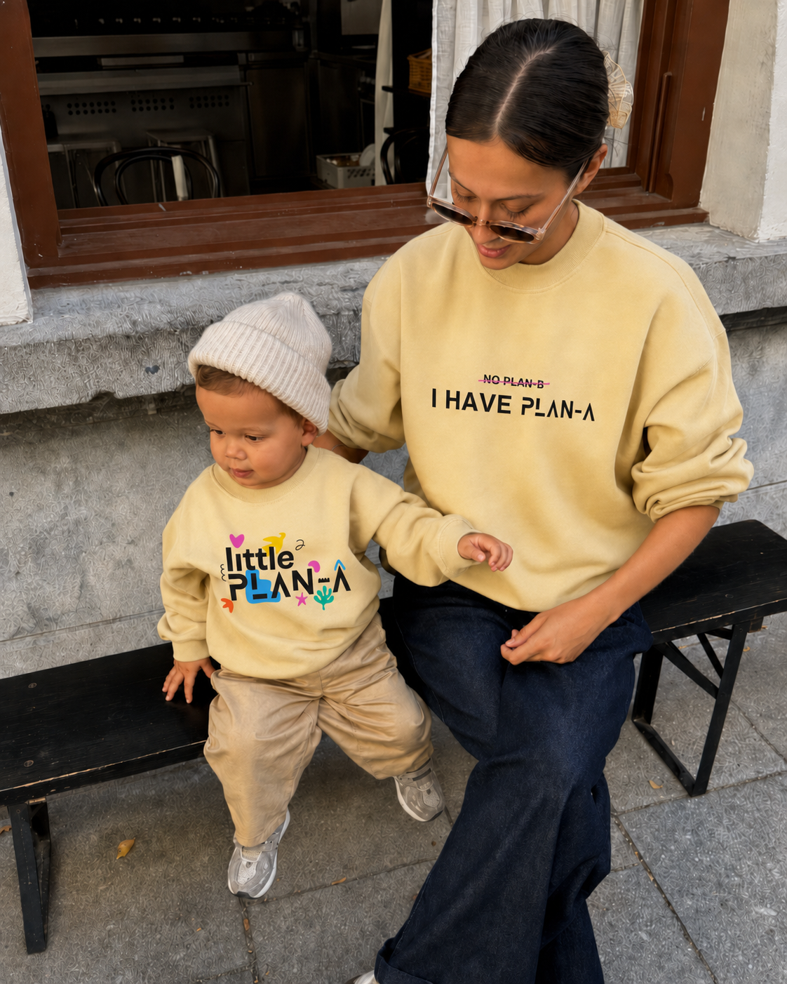Bluza unisex PLAN-A Butter z haftem I HAVE PLAN-A. Kolor Butter, rozmiary S i L. Miękka dzianina French Terry, 300 GSM, wygodny krój medium fit.