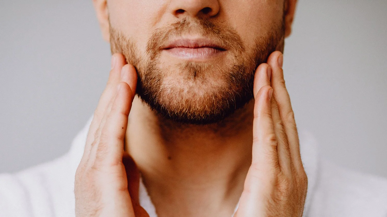 Mann Zahnschmerzen Suche Zahnarztpraxis München