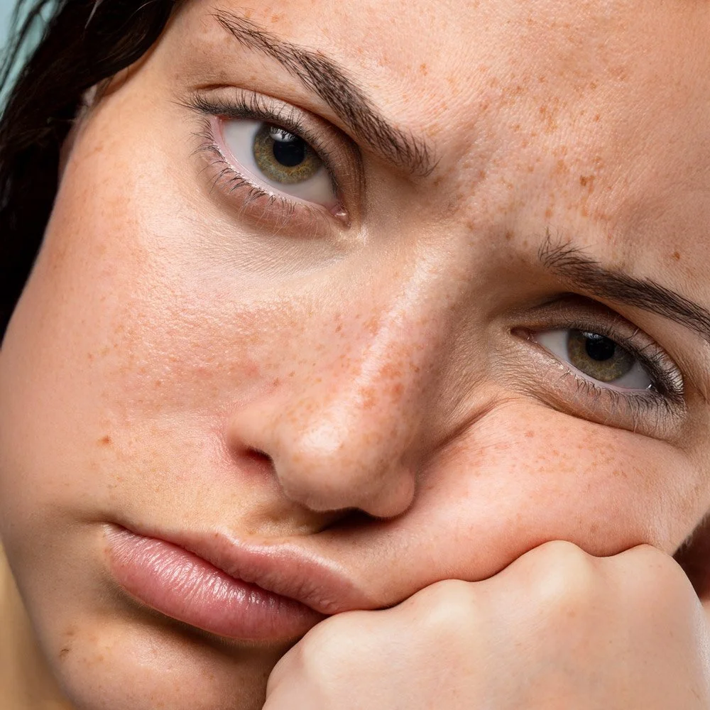 frau ist besorgt durch kieferknacken in münchen