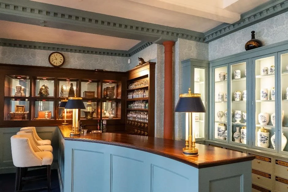 Champagne Bar showing the bar itself where cocktails can be served pre and post dinner