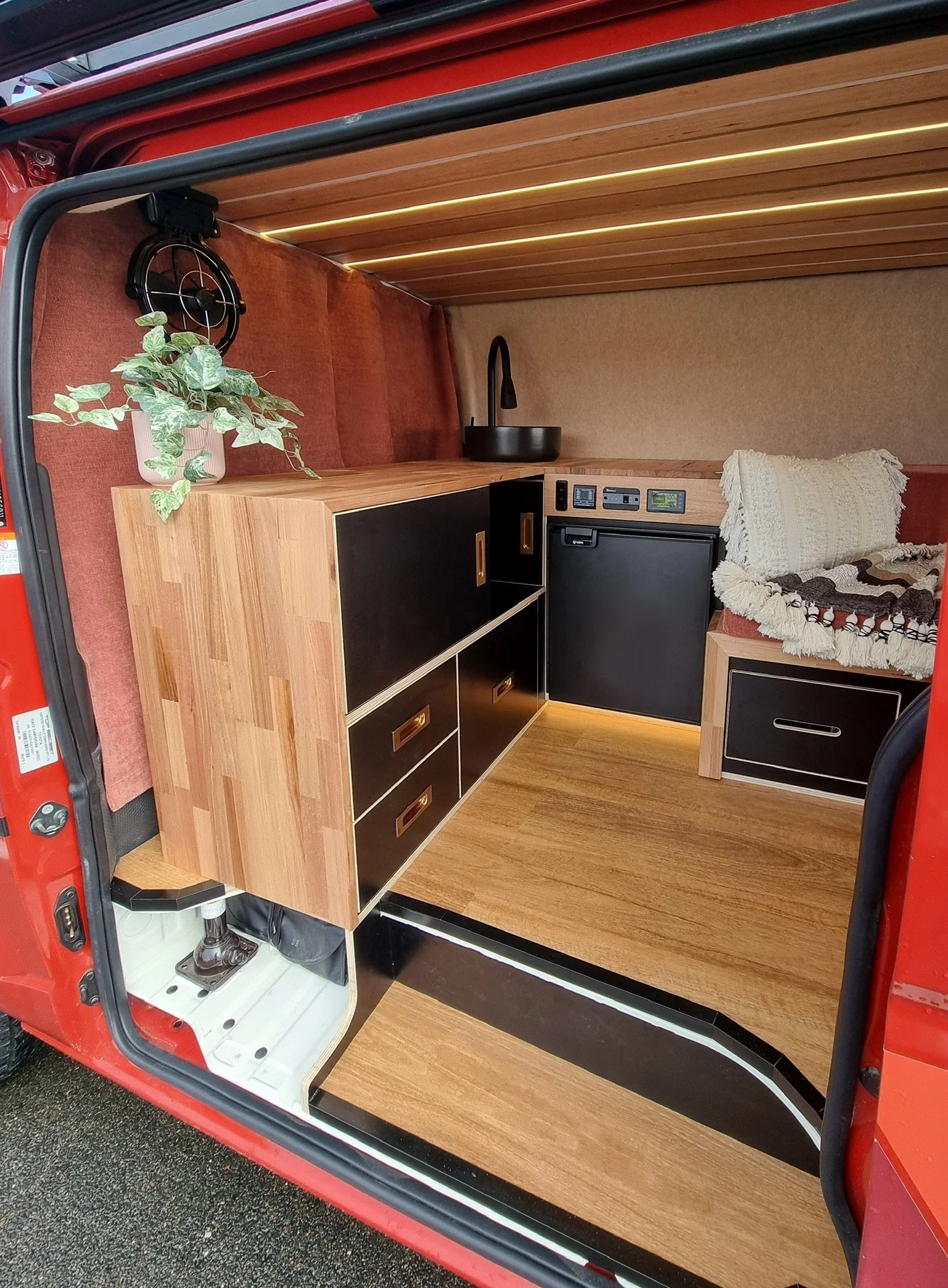 Project 17 - LWB Low Roof