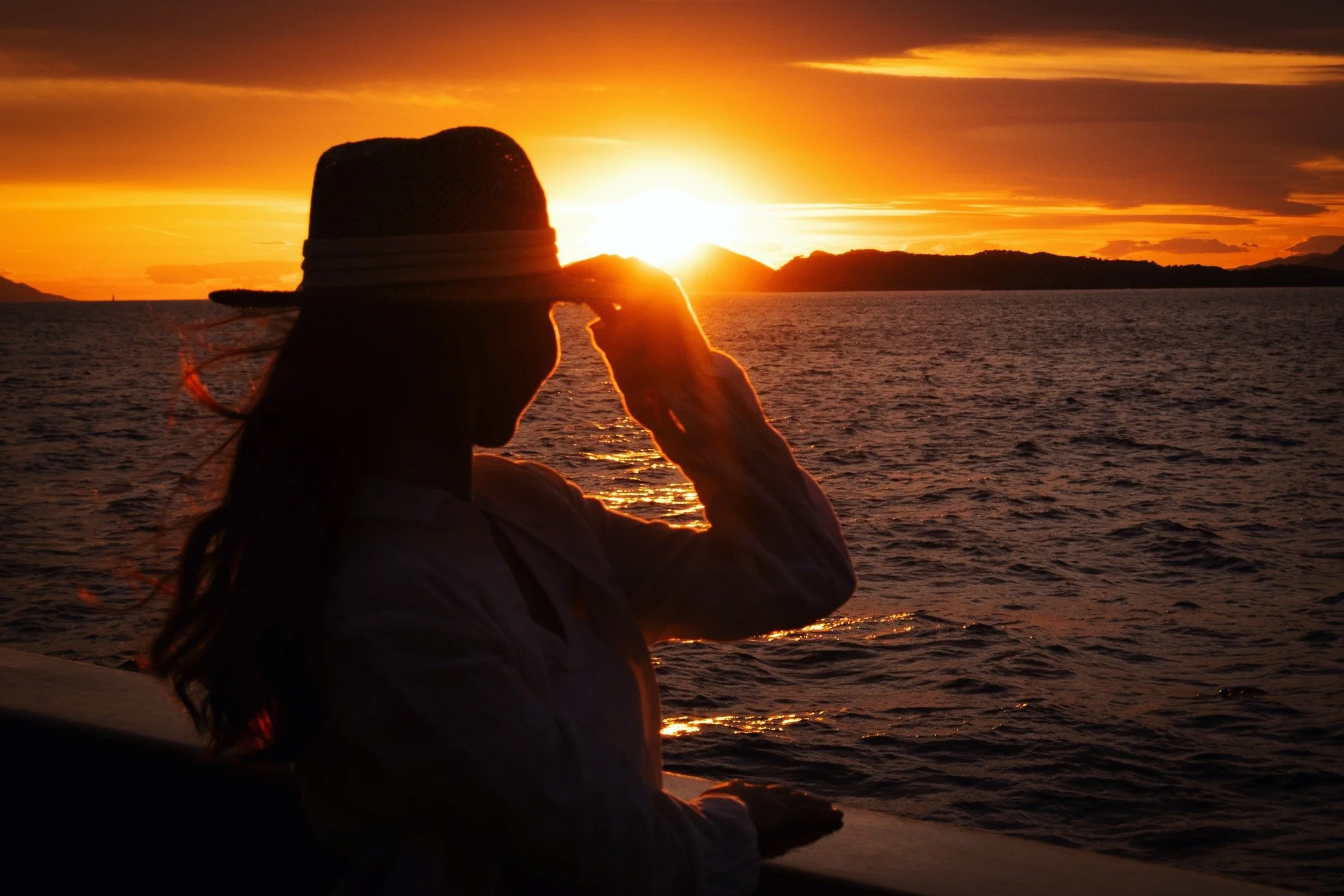 Chasing the sunset in Dubrovnik, where every wave whispers a secret of moments passed. #dubrovnik #sunsetlover #goldenhourmagic #wanderlust #sunsetphotography #dubrovnikcroatia #picoftheday #travelphotography #fujifilm_xseries #fujufilm #sundayphotog