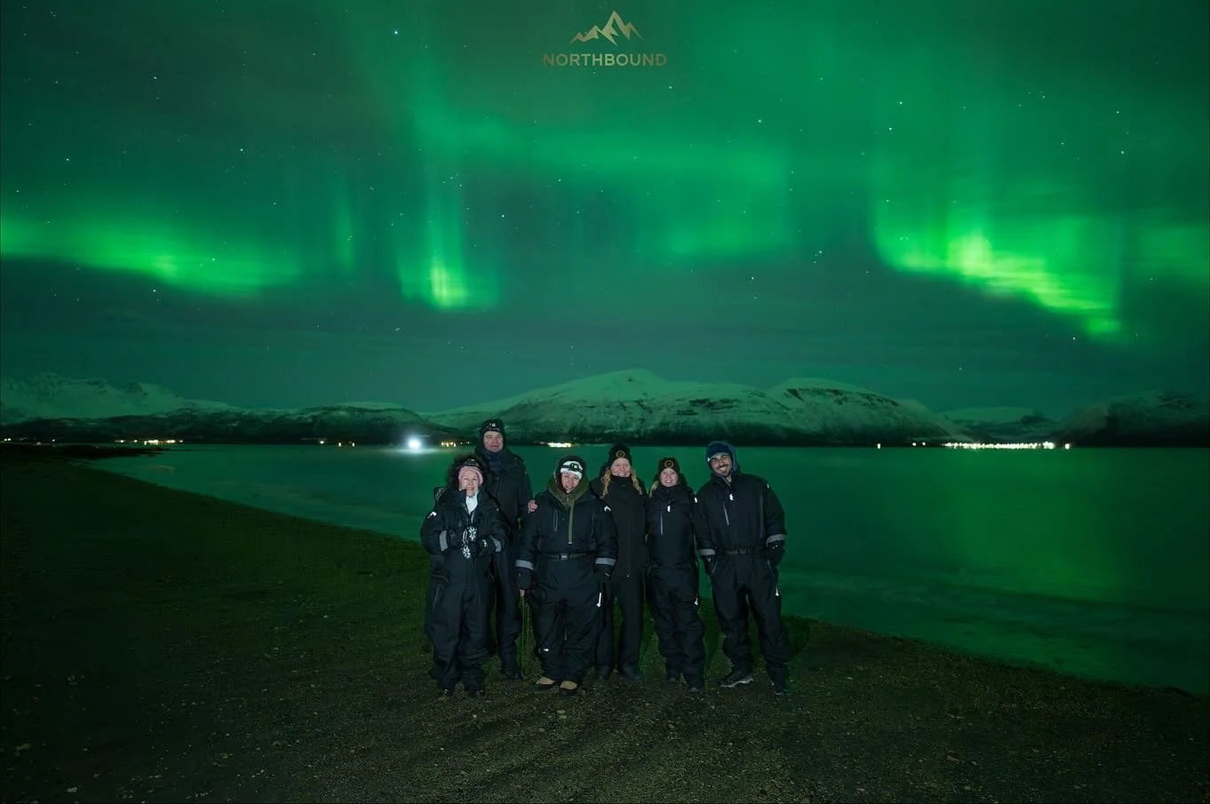 21st October 💚. We headed north for this tour and set up camp on the beach overlooking the gorgeous fjord before us. A wee bit of patience was needed for a variety of reasons but it paid off in the end with a stunning colourful dance across the arct