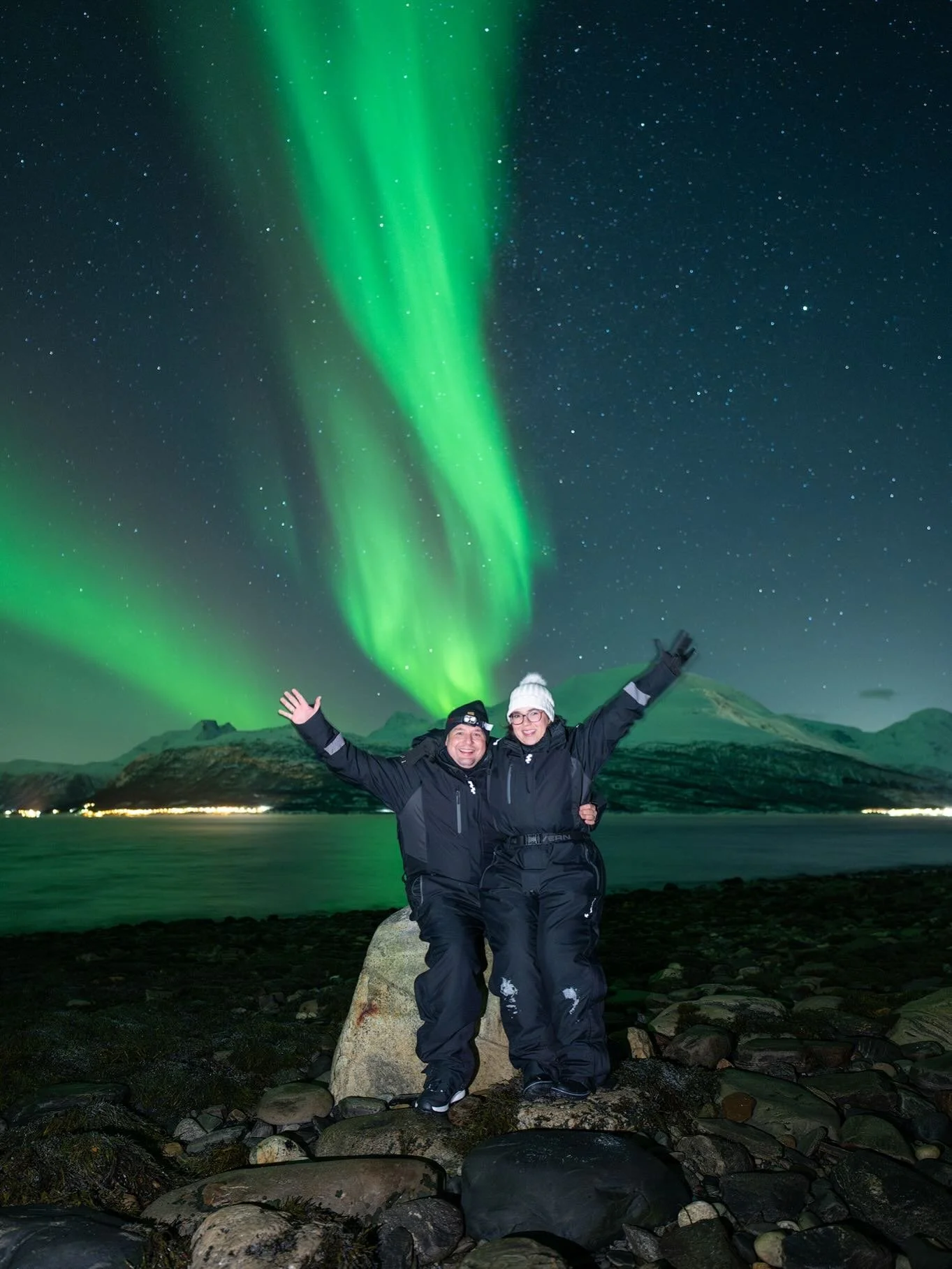 21st November 💚. Another amazing night out in the north! Our destination for the night was Skibotn and to set up camp along the edge of the fjord overlooking the stunning Lyngen Alps.

We were blessed with absolute dream conditions upon arrival...cl