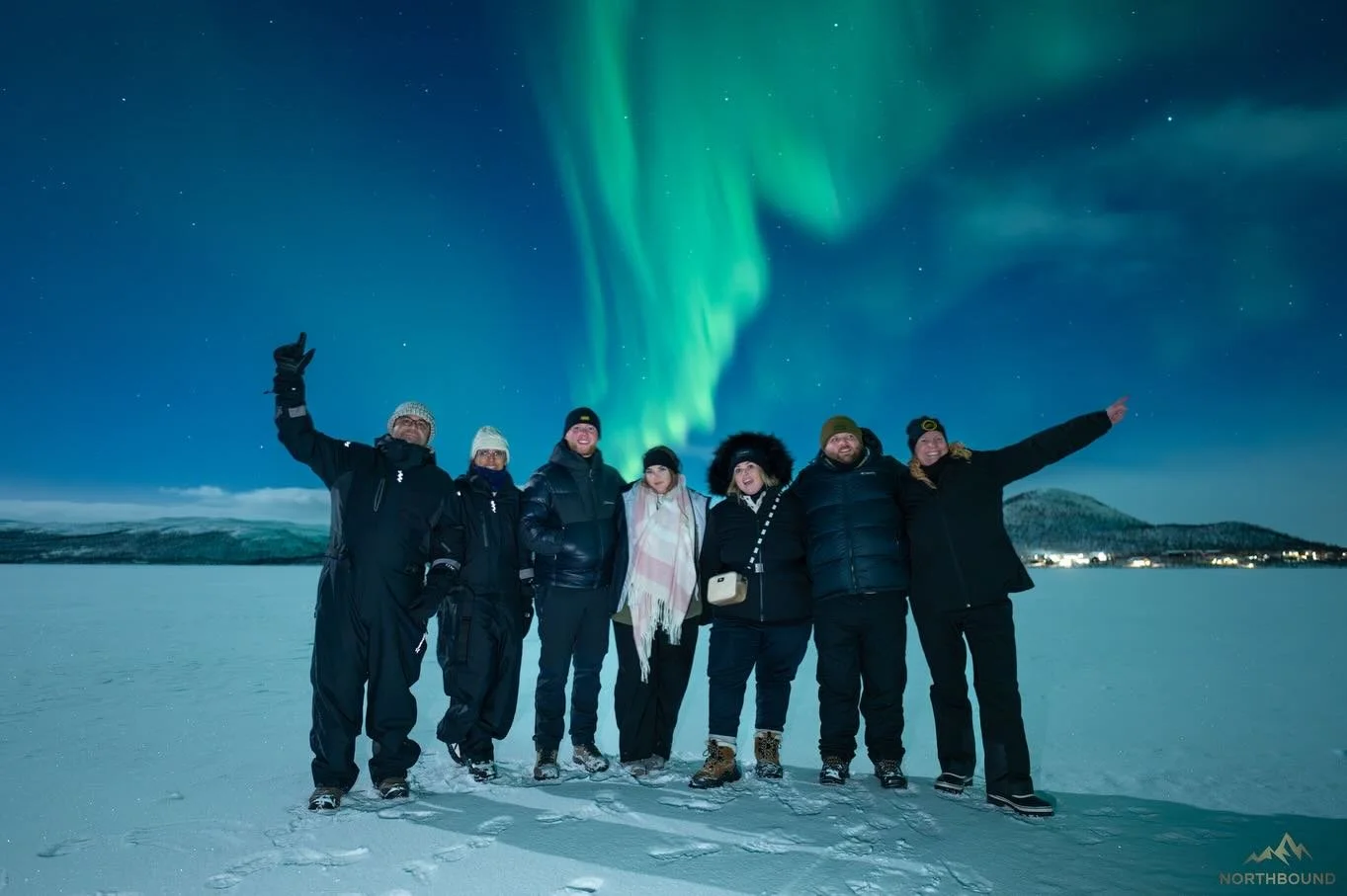 30th November 💚. Honestly, could it get any
more perfect than this for a northern lights adventure tour....standing on a frozen lake underneath a green dancing sky in perfect conditions with an amazing group of people?
It&rsquo;ll take some doing...