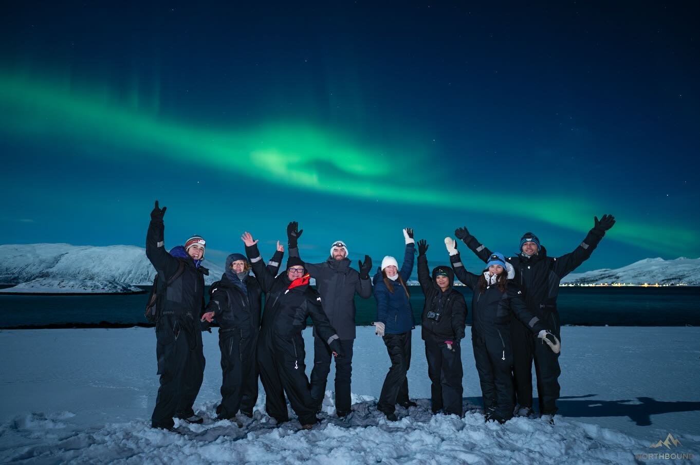 4th December 💚. The majority of the time we are battling the weather conditions here in Troms&oslash; so and it can feel draining for not only our guests who have travelled here on holiday from all over the world but also us as guides.
But then you 