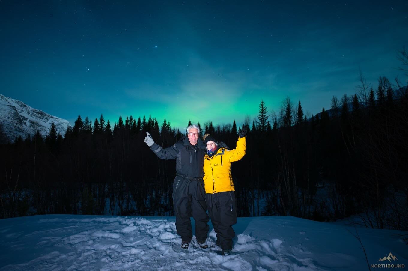 8th December 💚. A night of shy aurora but a van full of excited and grateful guests just happy to be out experiencing the beautiful Norwegian nature.
Not all nights can produce epic northern lights displays, it would be amazing for our guests if tha