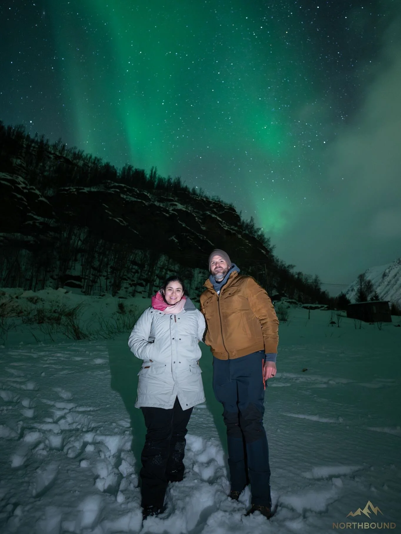 15th December 💚. A gorgeous night on the
coast with another group of amazing guests.
A night where we needed some patience as we were dealing with a night of quieter aurora activity that needed to appear in the gaps of cloud cover moving across our 