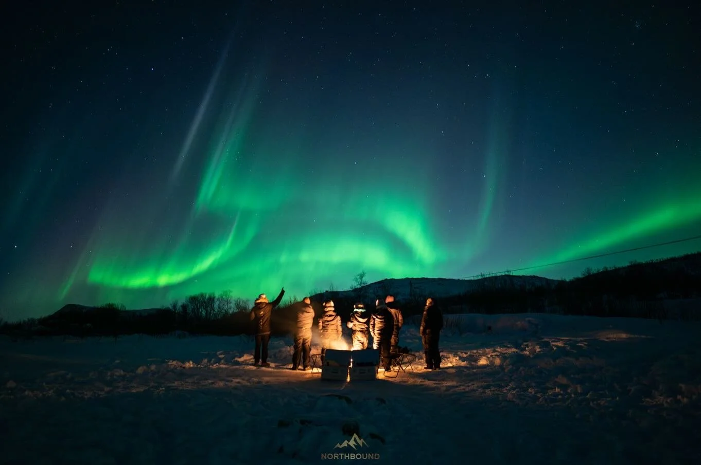 8th January 💚. Great conditions meant we could spend another night on the coast and we were lucky to have some nice aurora during the majority of the night.

With the cold temperatures starting to get to our guests and a few hours of lights across t