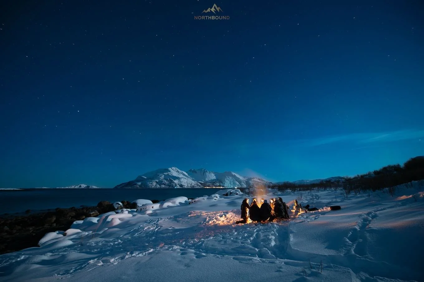 6th January 💚. A beautiful crystal clear night spent on the coast for this tour but unfortunately we had a very shy aurora.

On the majority of evenings we are picking locations with the most optimal sky available, often before incoming cloud cover 