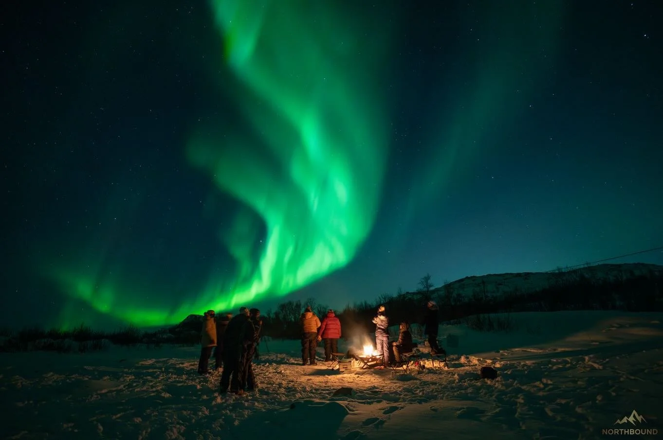 20th February 💚. An absolutely spectacular
night spent on the coast with this awesome bunch!

A picture perfect location next to the water with the reflections of the aurora above shimmering across the calm ocean, throw in a snow covered landscape a