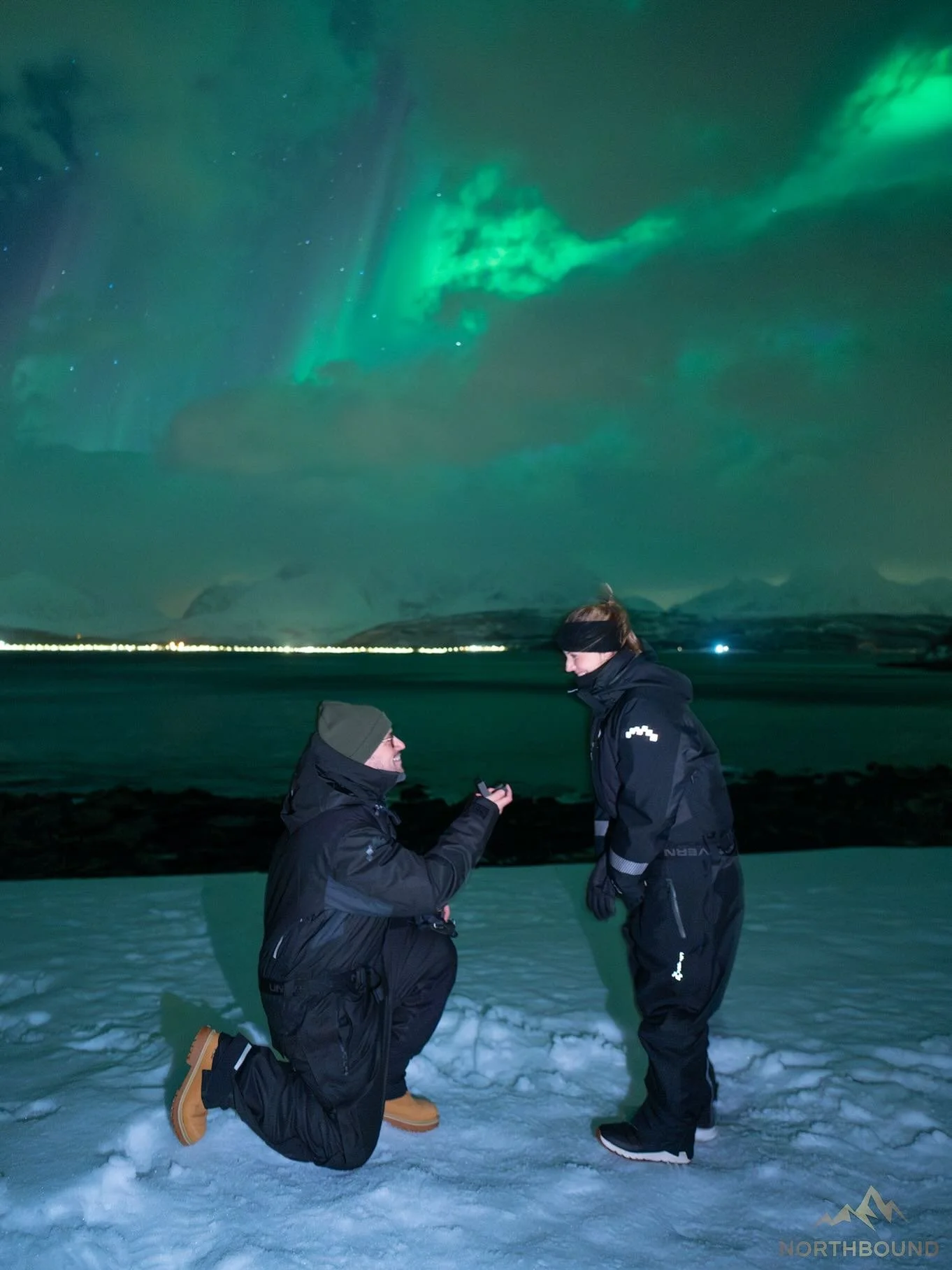 6th March 💚. Another proposal and another YES, we had to play the waiting game with gaps in the cloud cover but it all worked out in the end.
Thank you to the happy couple for including us in on your special occasion.

https://www.northbound.no/tour