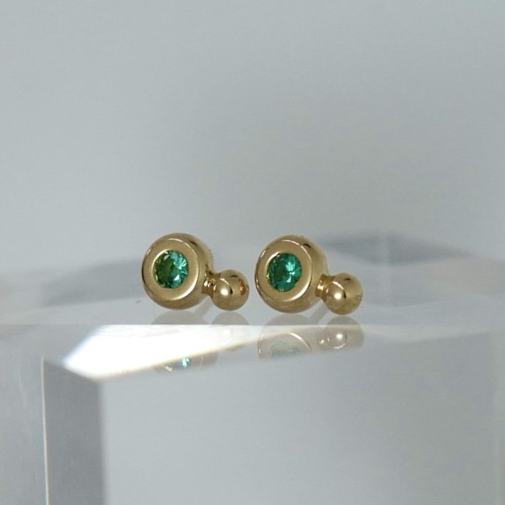 sparkstuds_emerald.jpg