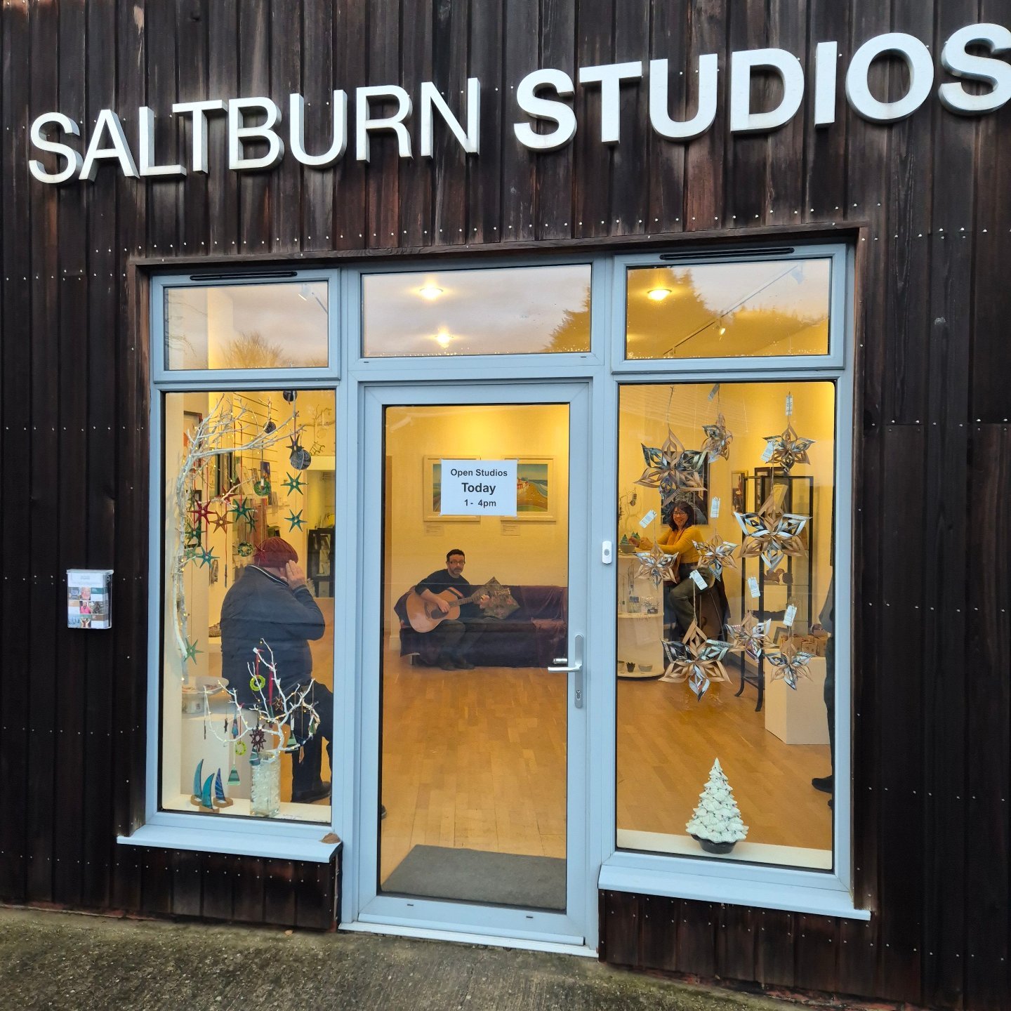 We're Open today and every weekend leading up to Christmas 🎄 1-4pm

#saltburn #saltburnstudiosandgallery #saltburnstudios #christmasexhibition #handmade #unique #localartists #seaside #artgallery #upnorth #northernartists #glassart #watercolour #tex