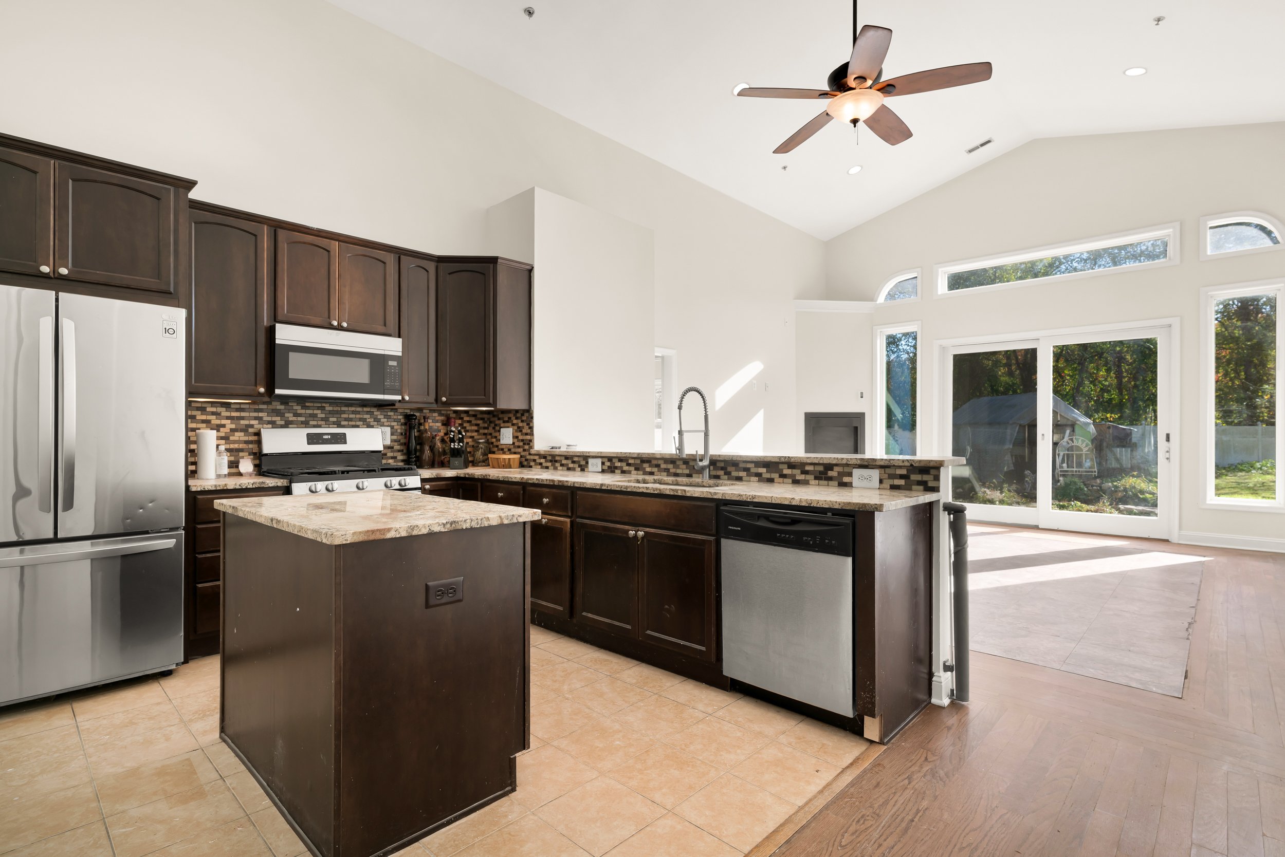 1207 Thompson Ave-0011.jpg