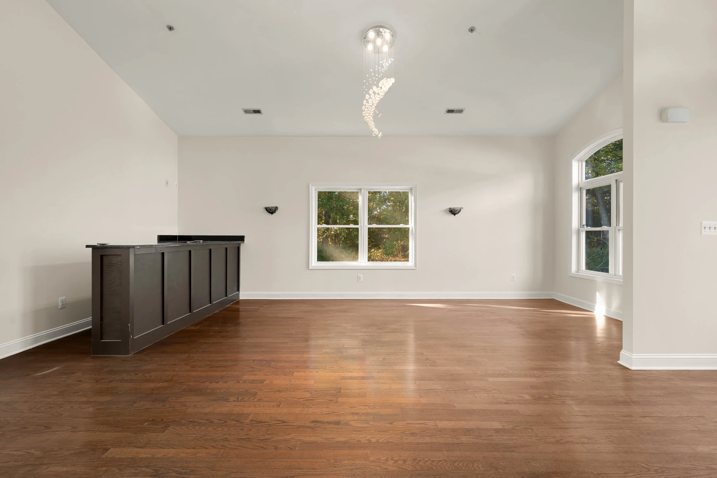 1207 Thompson Ave-0008.jpg