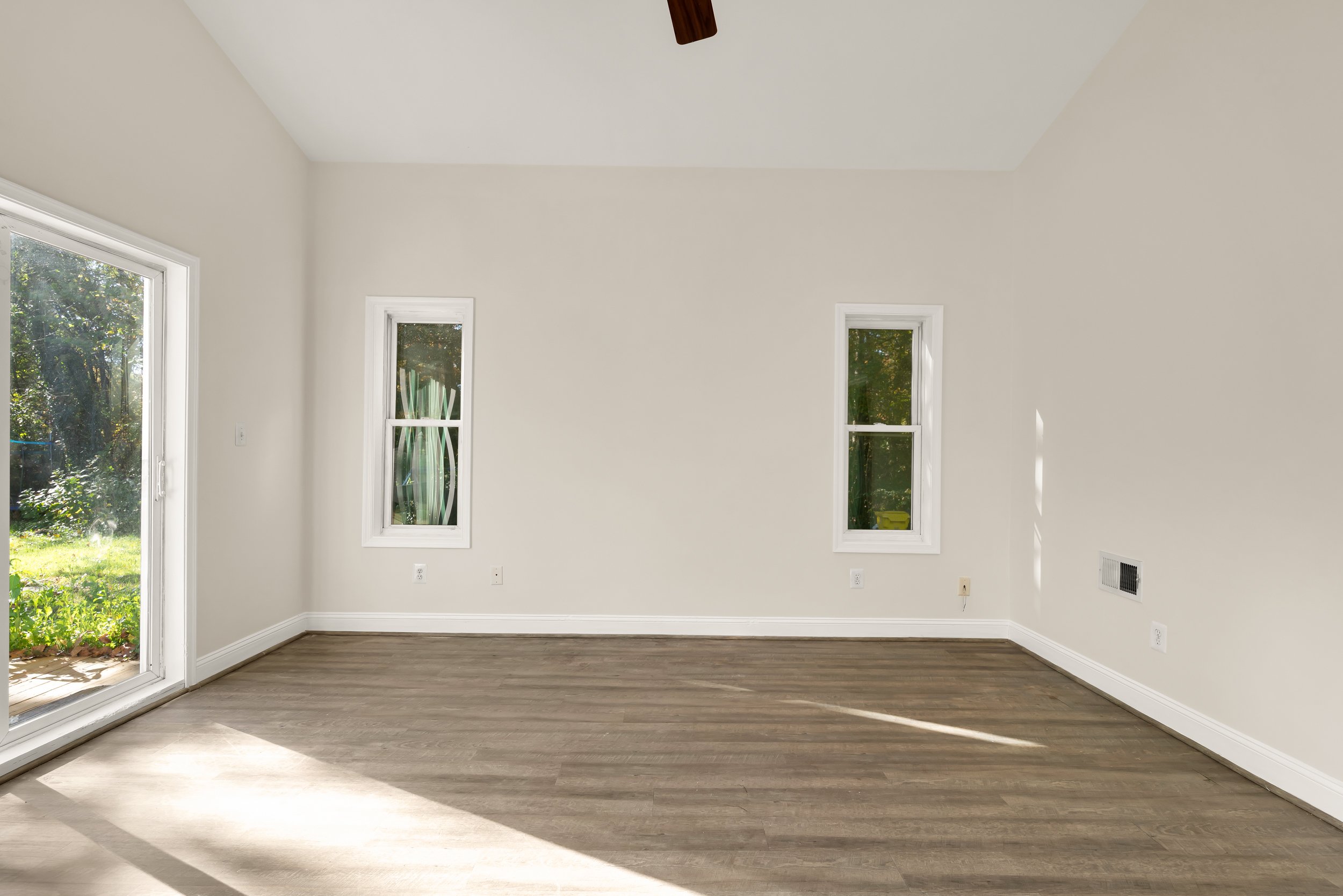 1207 Thompson Ave-0023.jpg