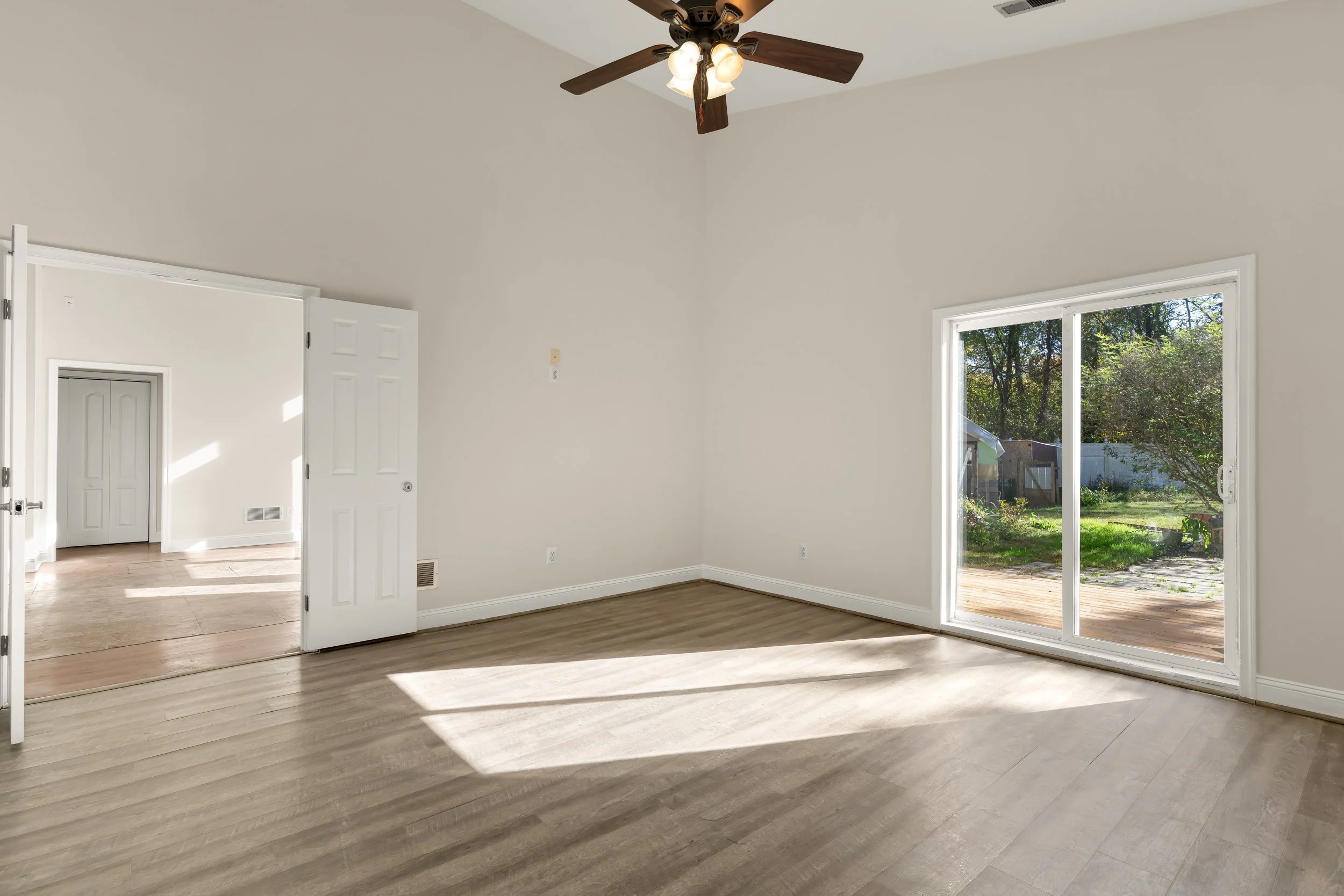 1207 Thompson Ave-0025.jpg