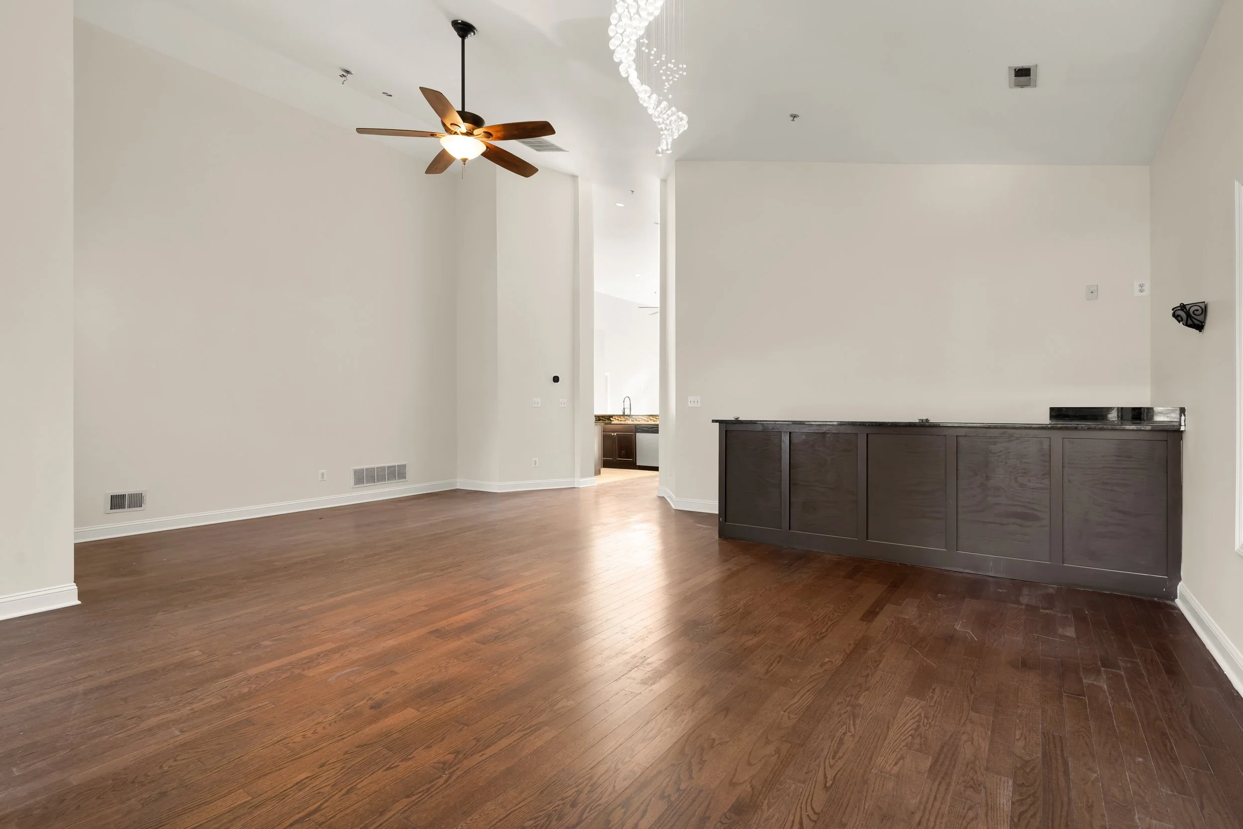 1207 Thompson Ave-0009.jpg