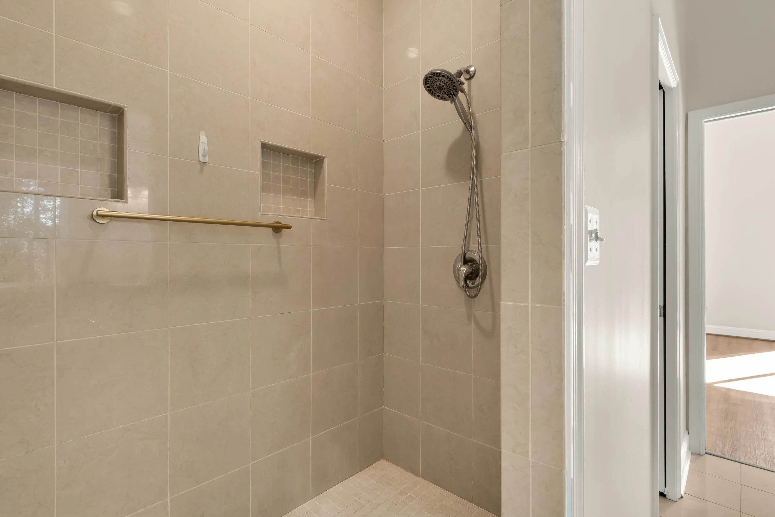 1207 Thompson Ave-0029.jpg