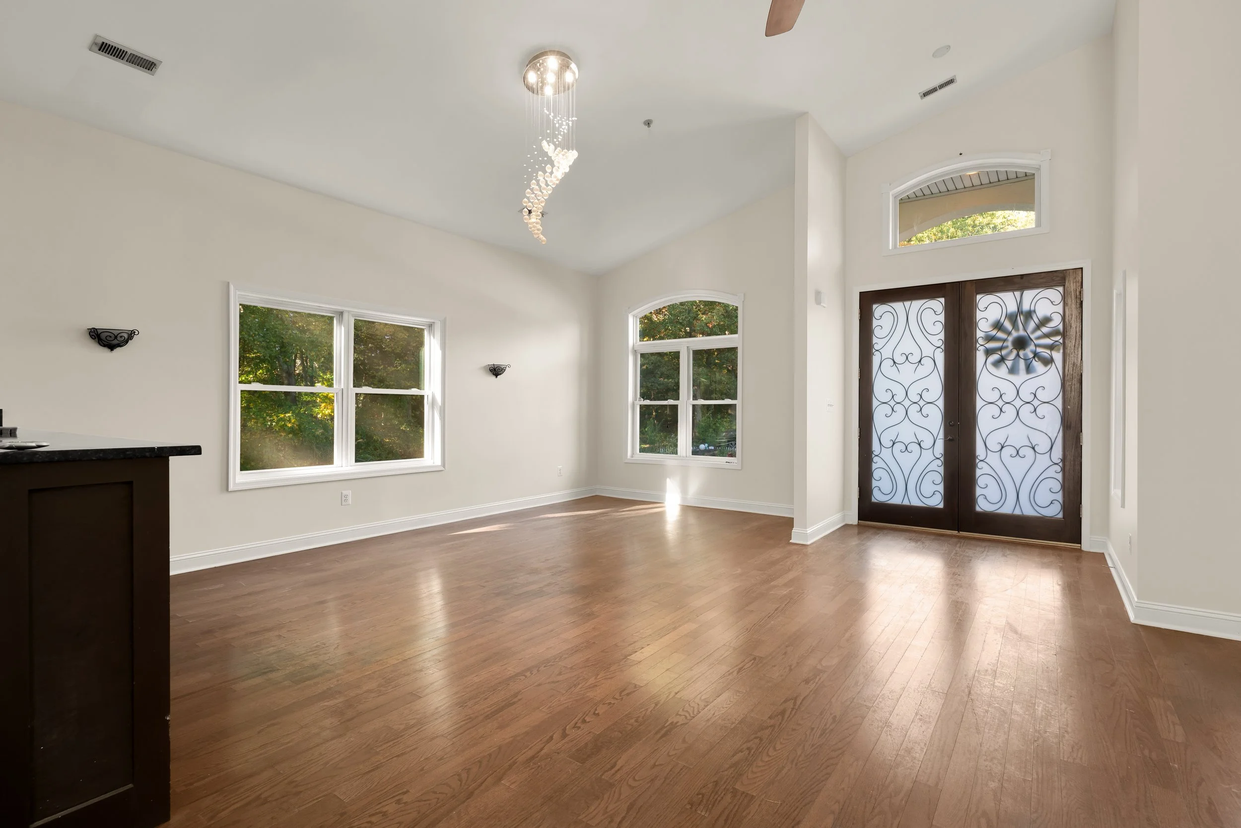1207 Thompson Ave-0006.jpg