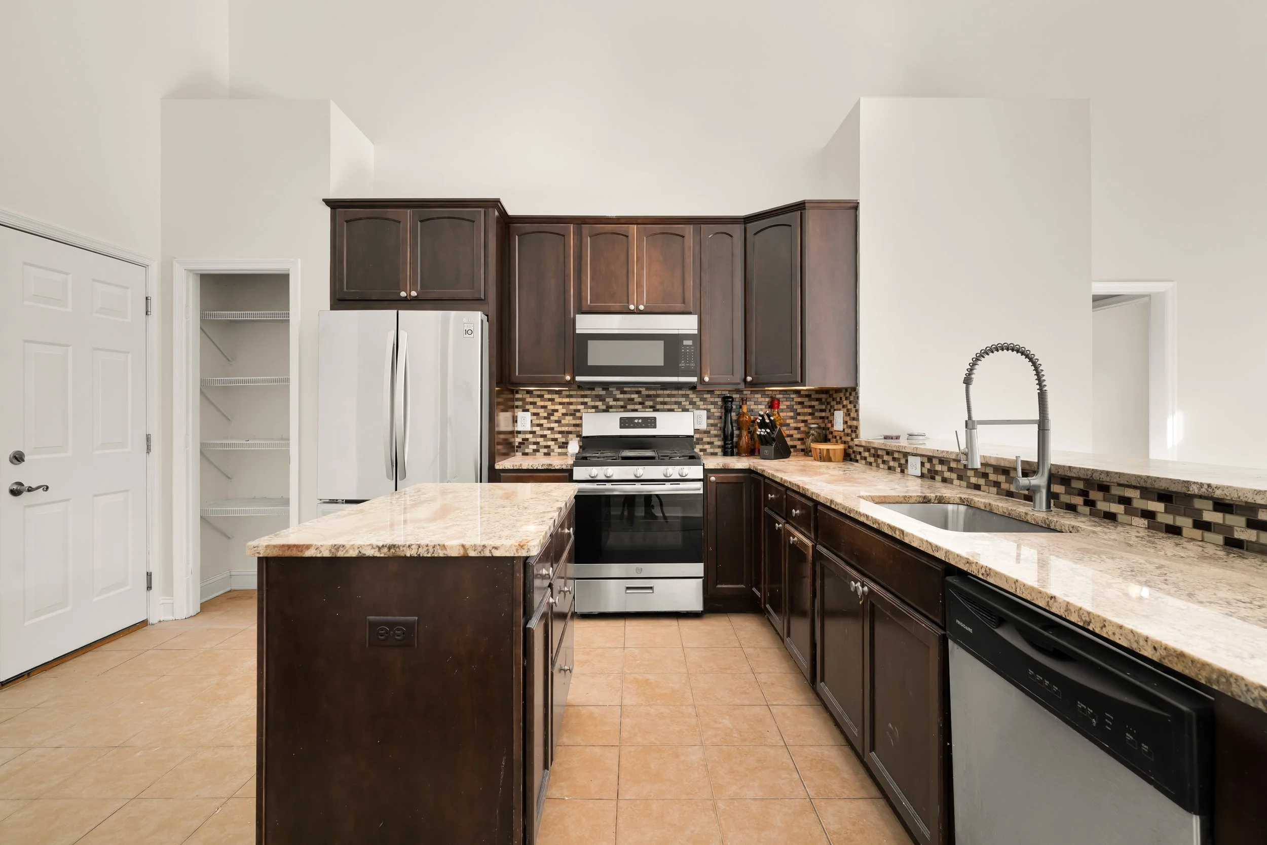 1207 Thompson Ave-0012.jpg