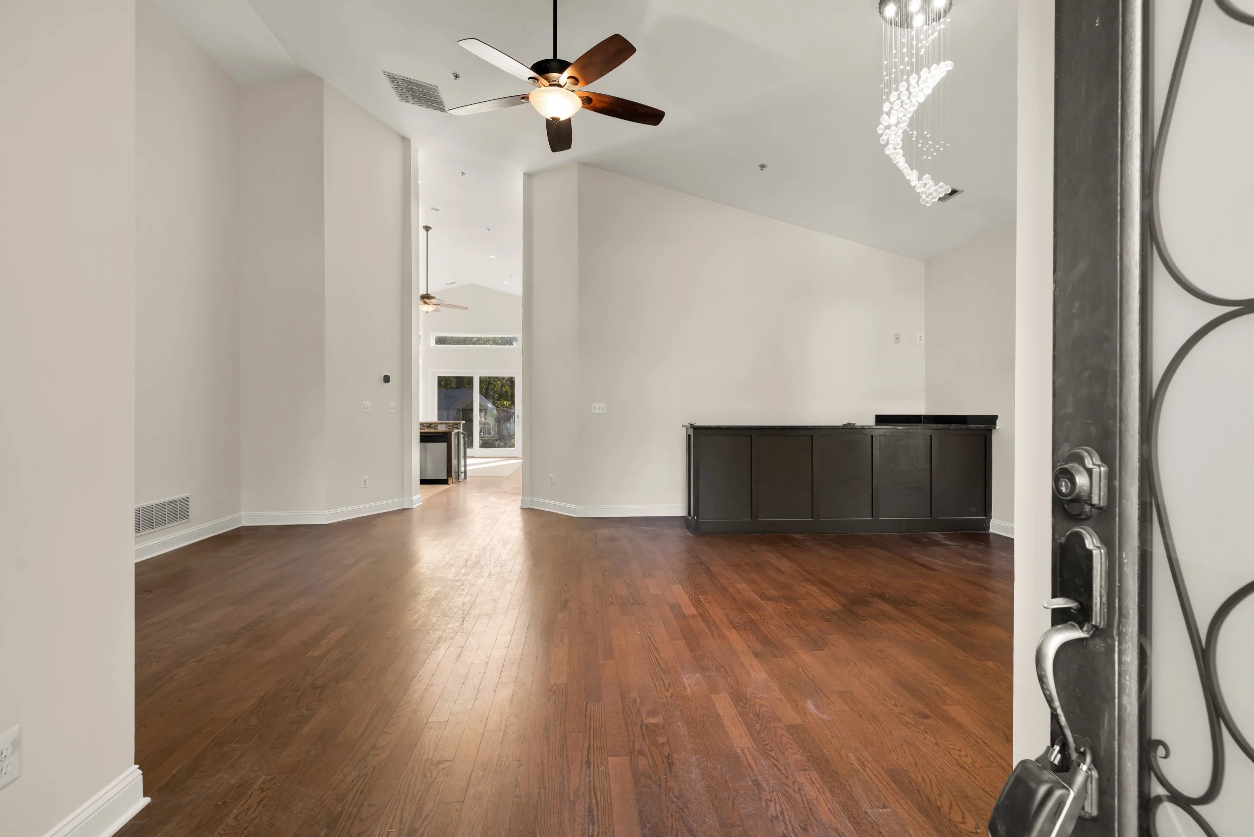 1207 Thompson Ave-0004.jpg