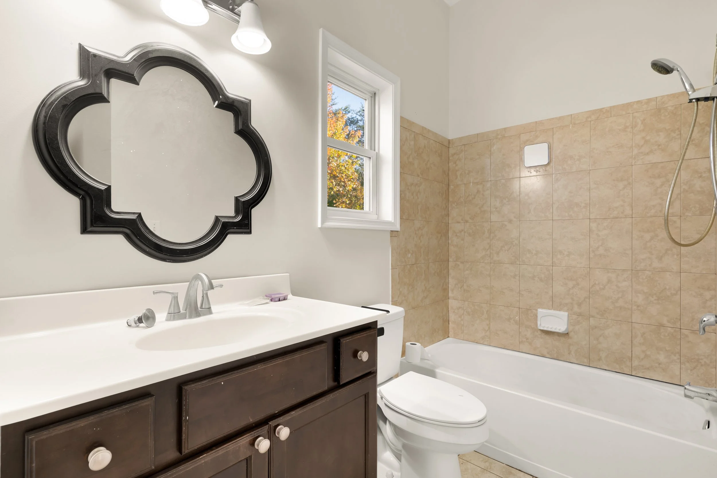 1207 Thompson Ave-0036.jpg