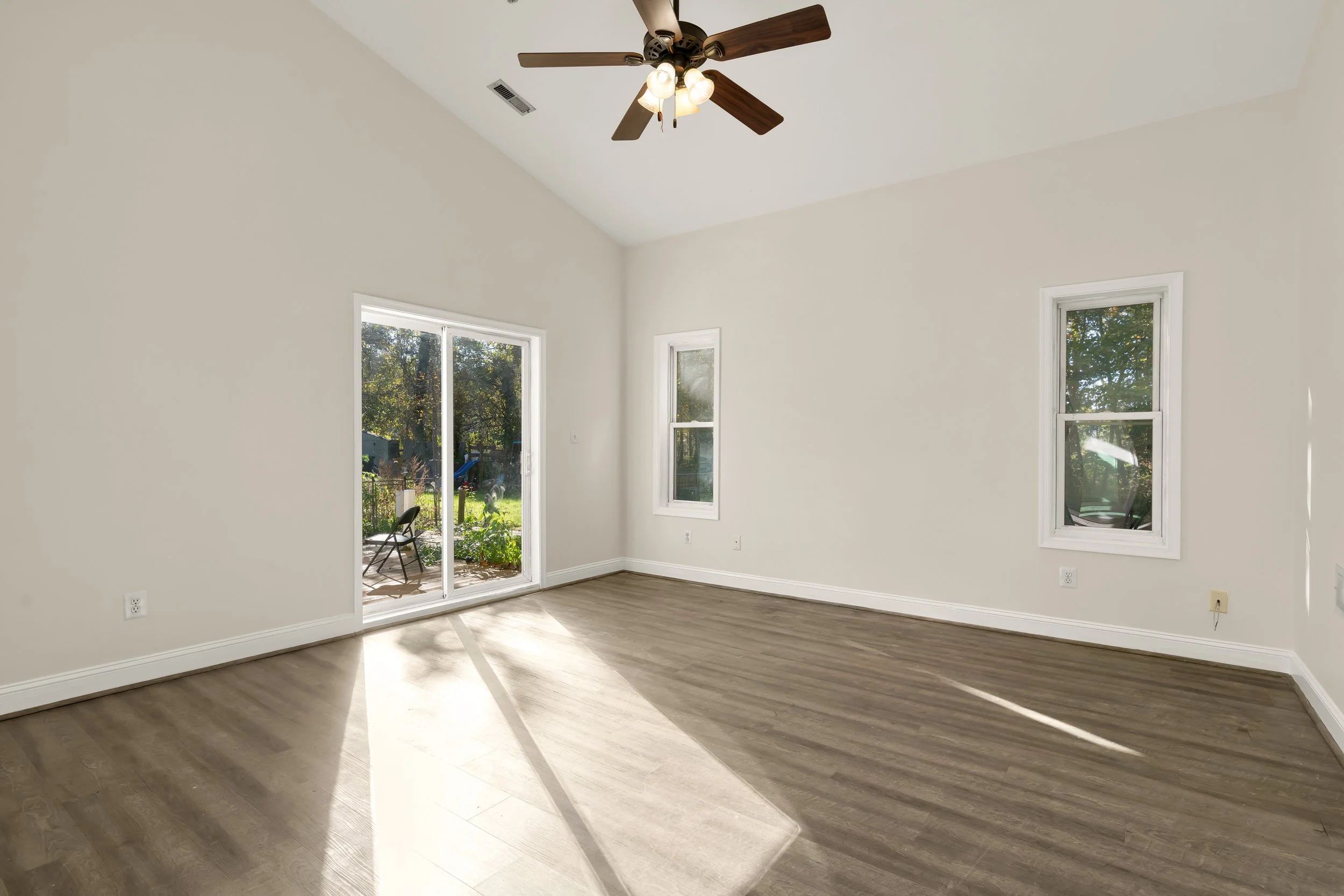 1207 Thompson Ave-0022.jpg