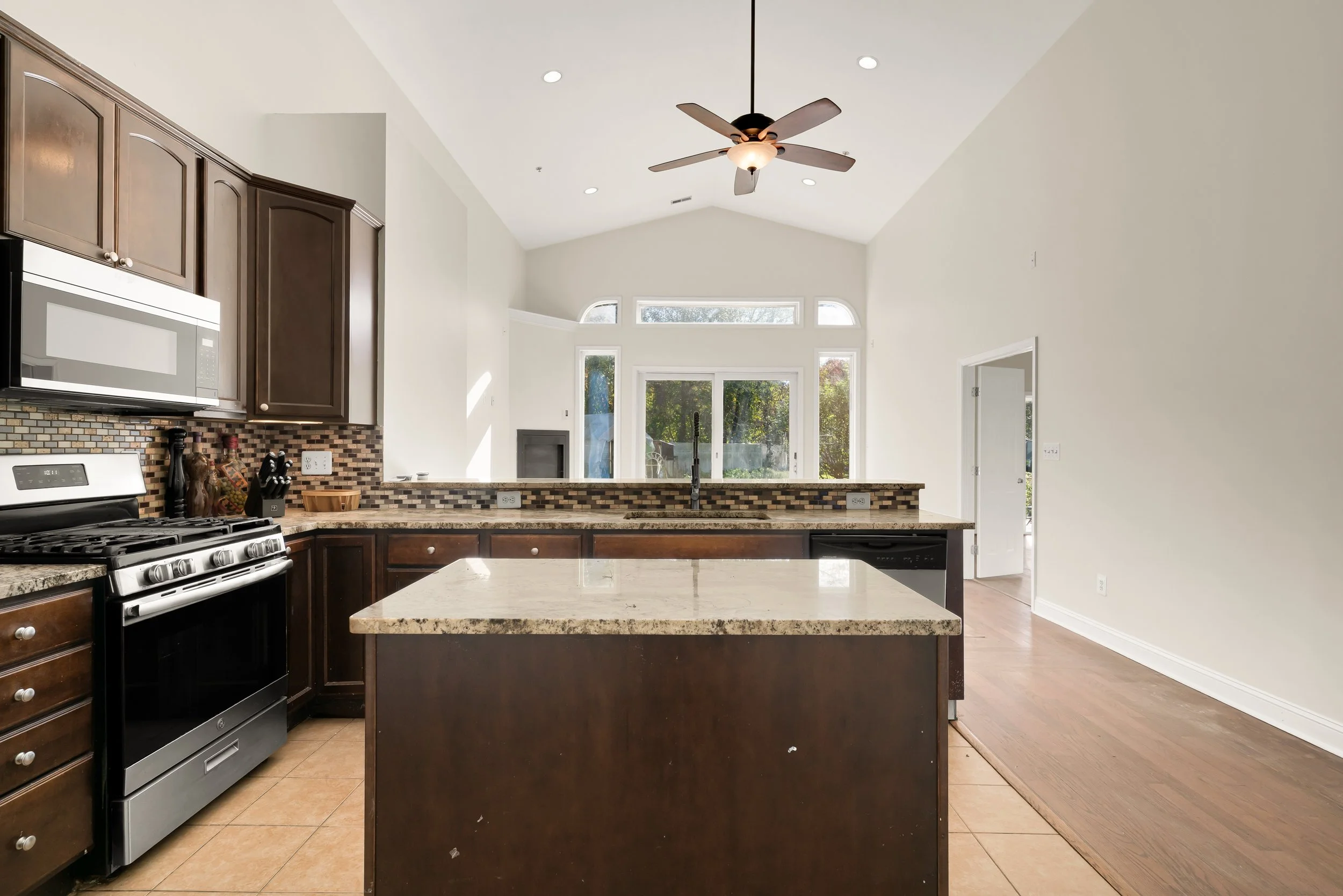 1207 Thompson Ave-0014.jpg
